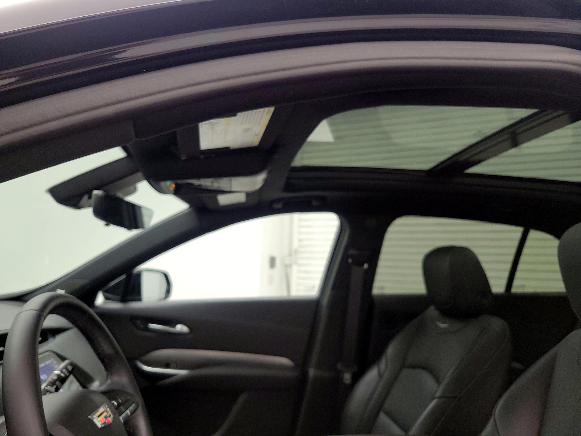 Thumbnail: 2022 Cadillac XT4 - 19