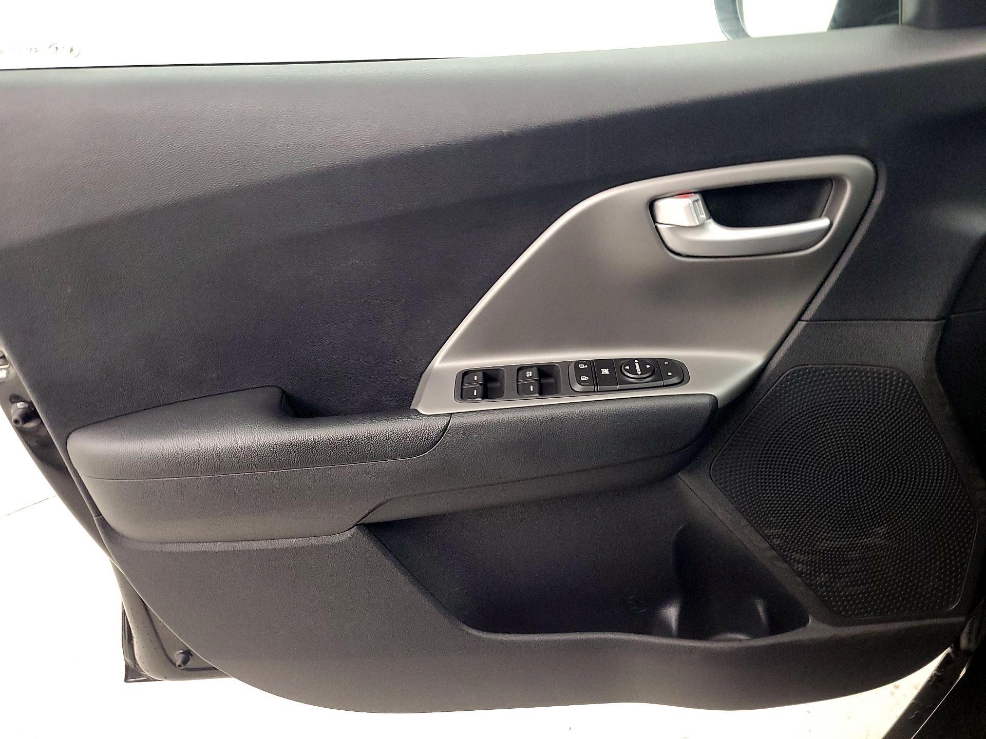 Thumbnail: 2019 Kia Niro - 12