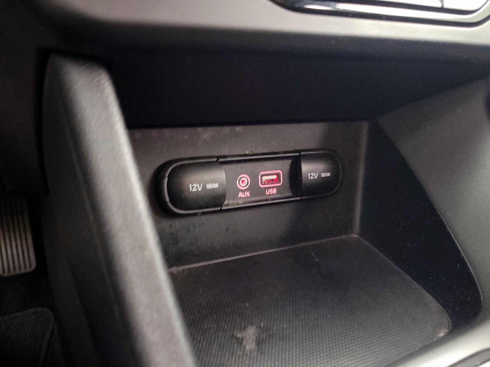 Thumbnail: 2019 Kia Niro - 18