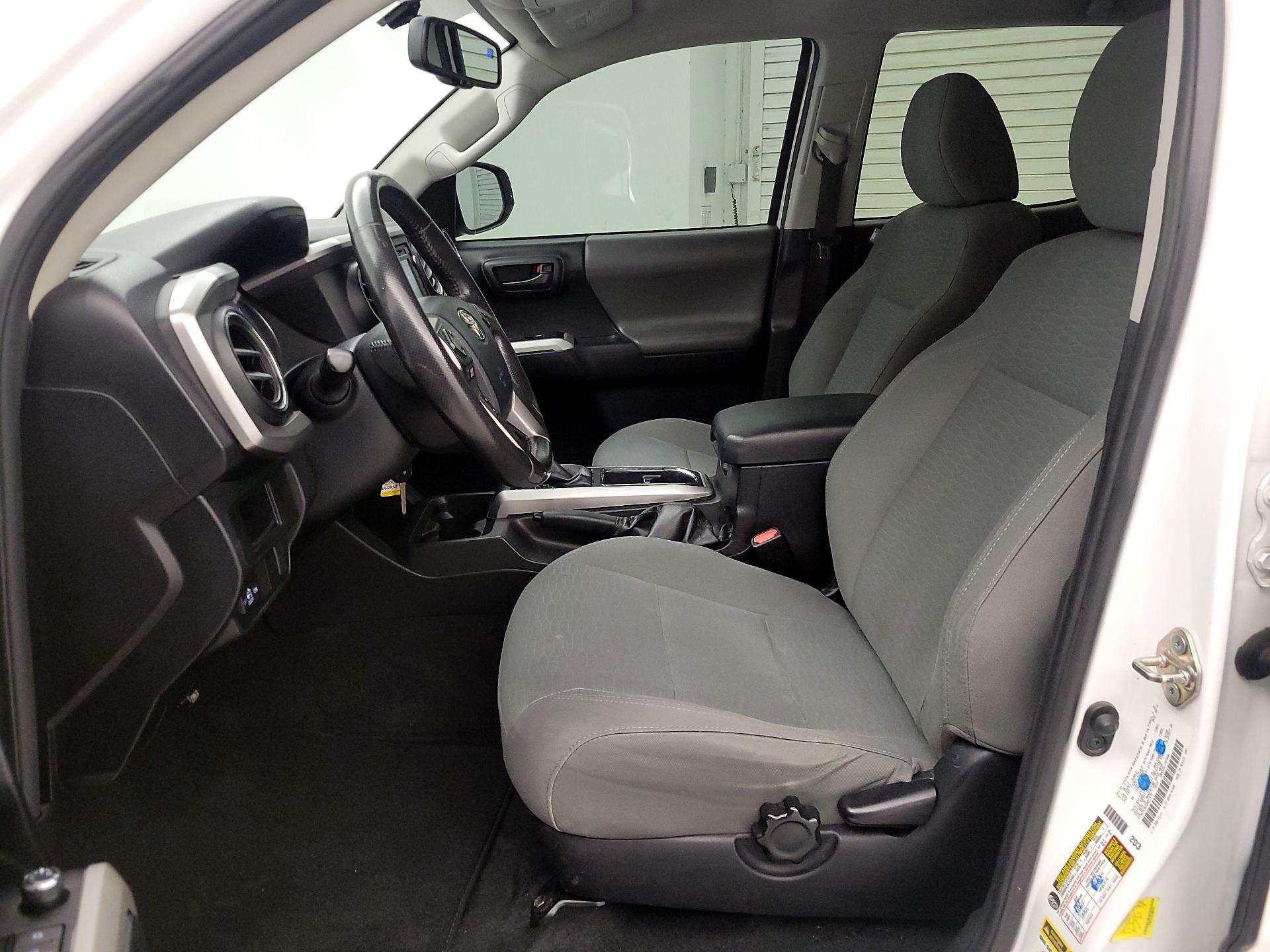 Thumbnail: 2016 Toyota Tacoma - 11