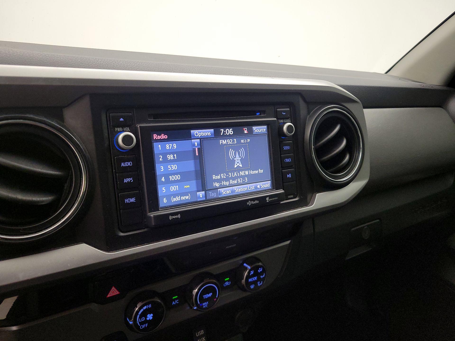 Thumbnail: 2016 Toyota Tacoma - 15