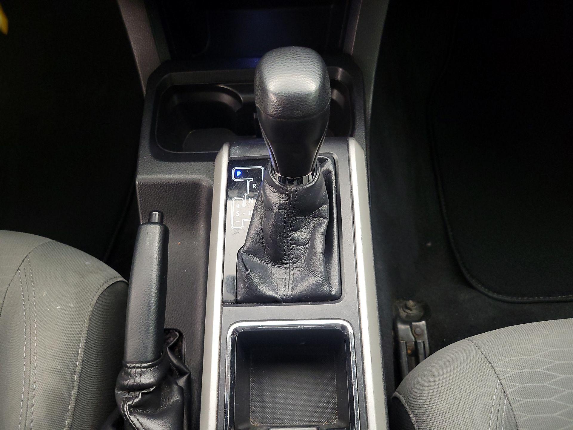 Thumbnail: 2016 Toyota Tacoma - 17