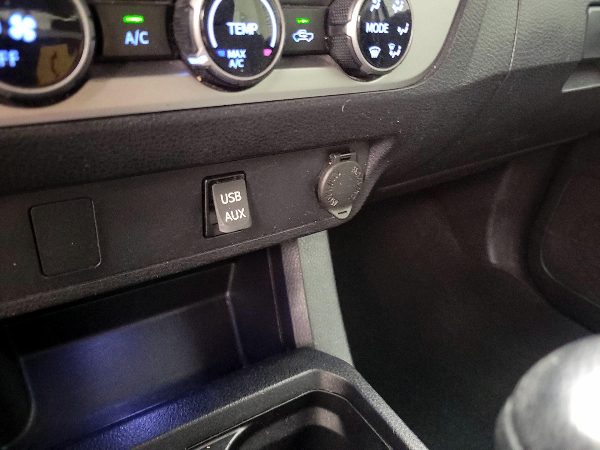 Thumbnail: 2016 Toyota Tacoma - 18