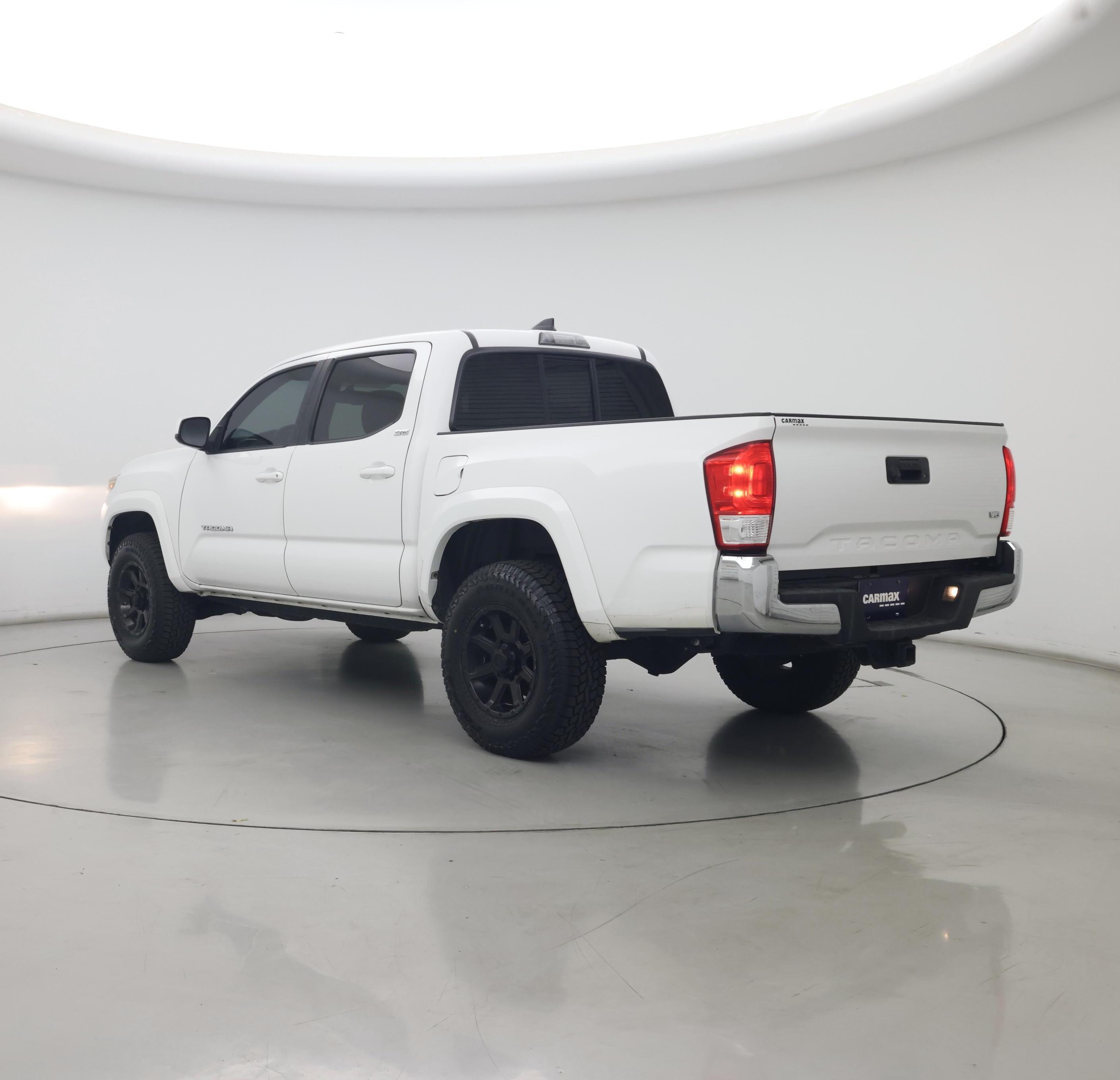 Thumbnail: 2016 Toyota Tacoma - 2