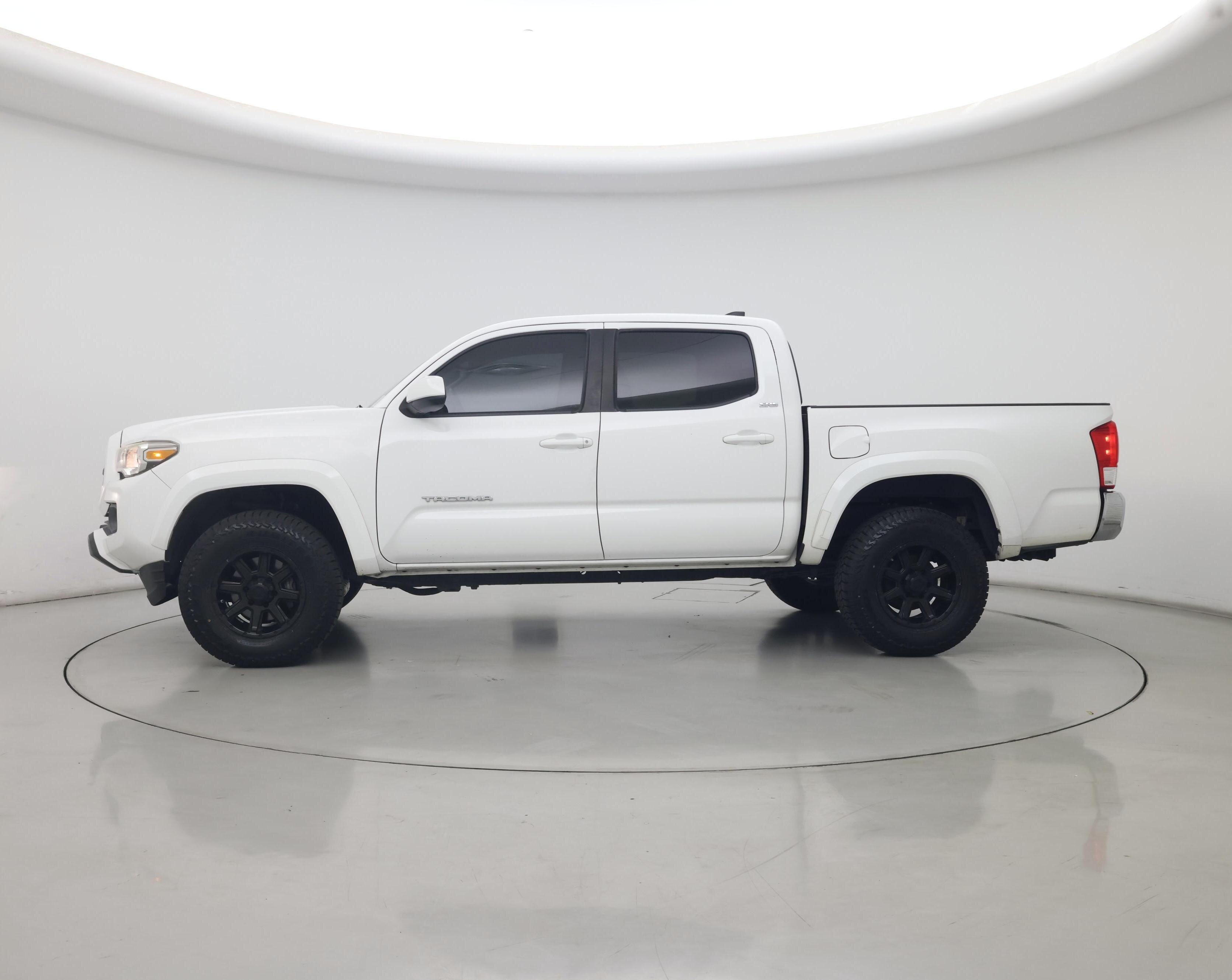 Thumbnail: 2016 Toyota Tacoma - 3