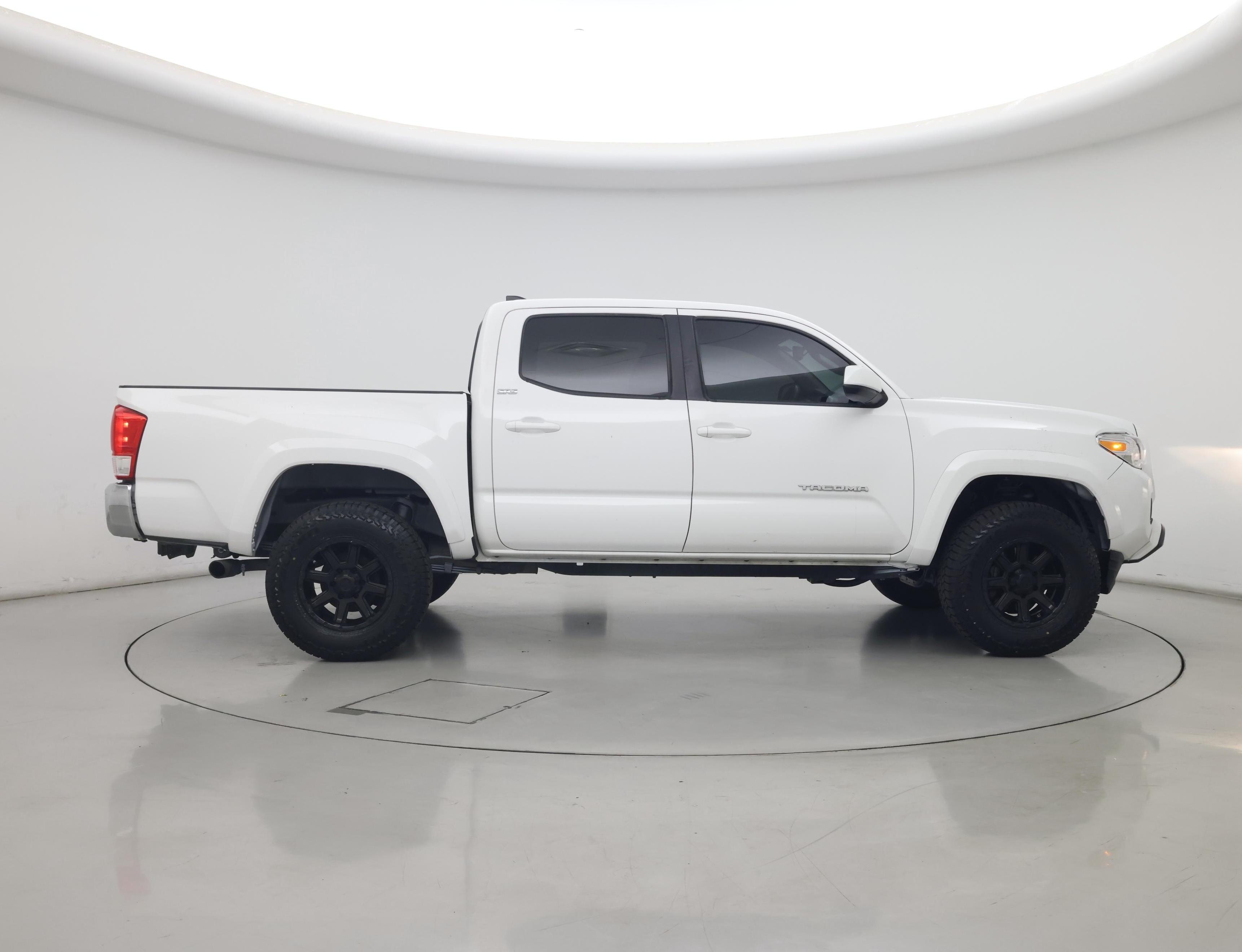 Thumbnail: 2016 Toyota Tacoma - 7