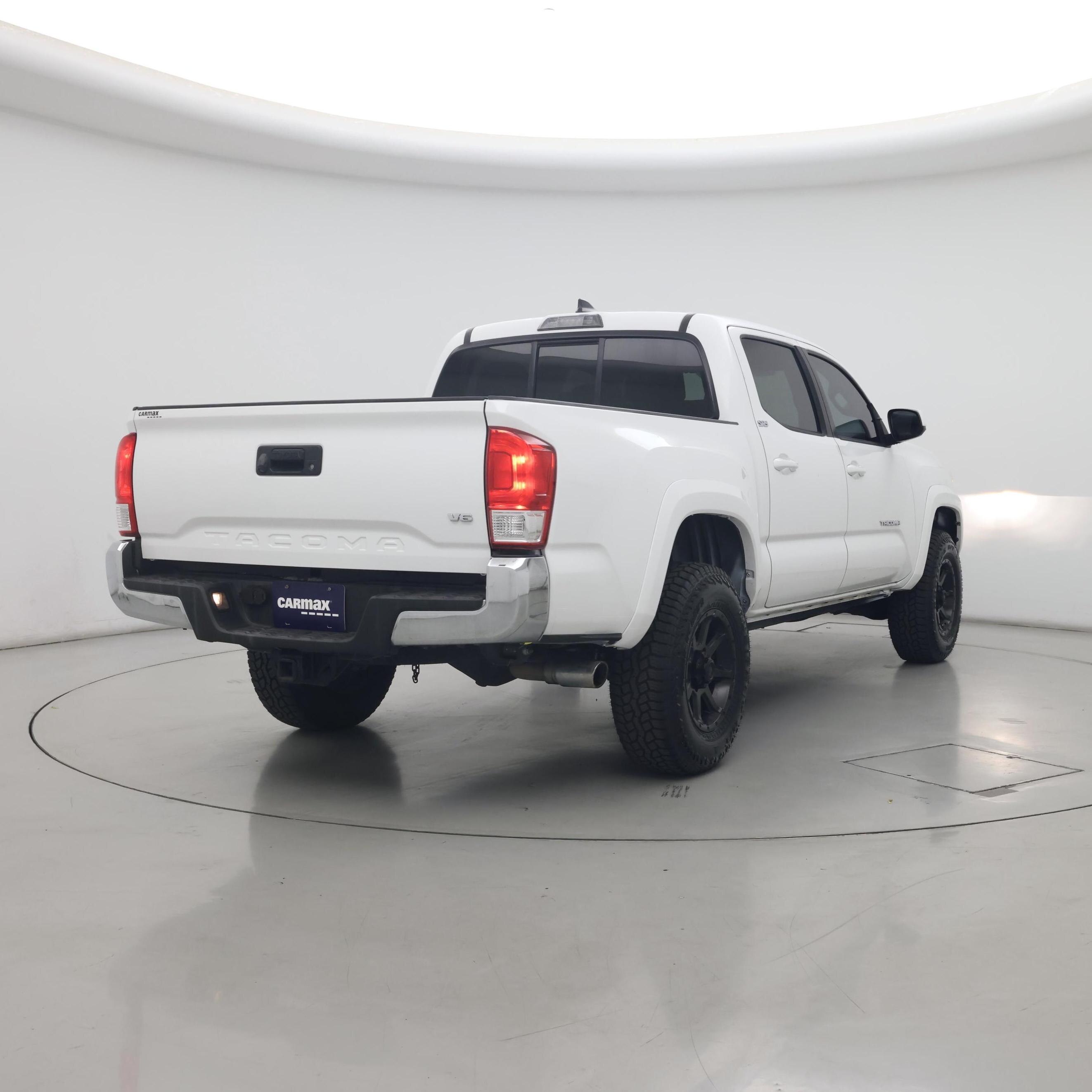 Thumbnail: 2016 Toyota Tacoma - 8