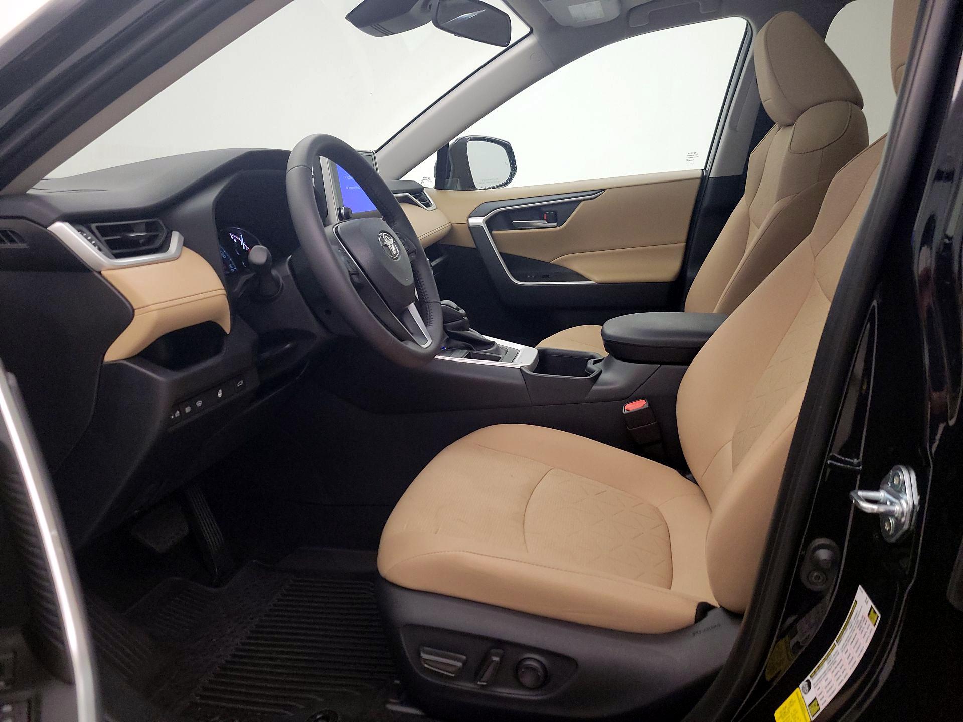 Thumbnail: 2025 Toyota RAV4 - 11