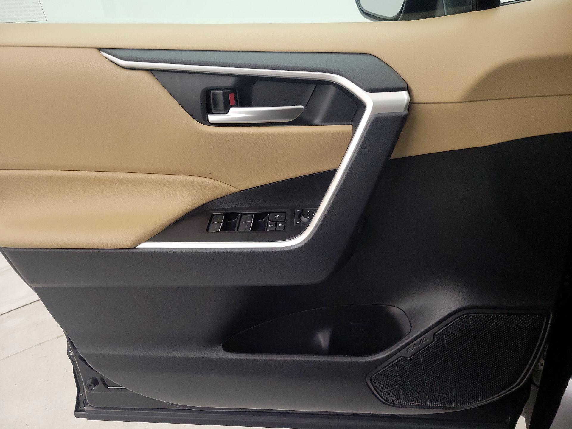 Thumbnail: 2025 Toyota RAV4 - 12