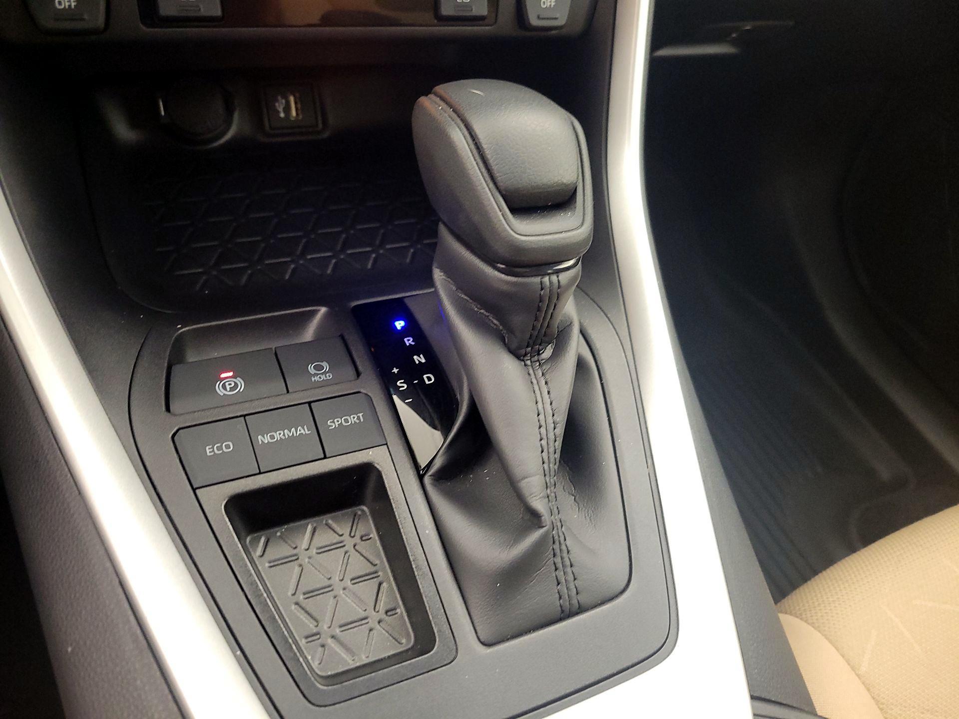 Thumbnail: 2025 Toyota RAV4 - 17