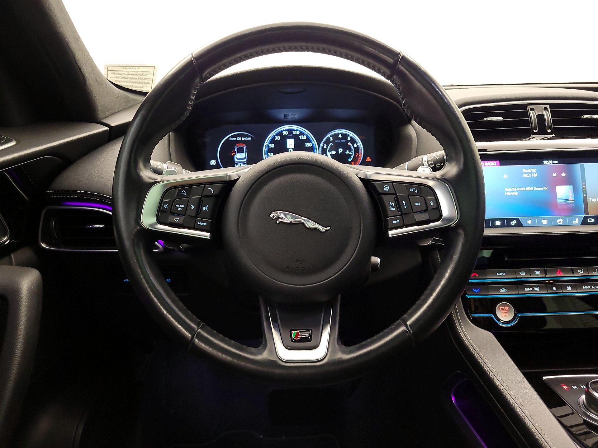 Thumbnail: 2018 Jaguar F-Pace - 10