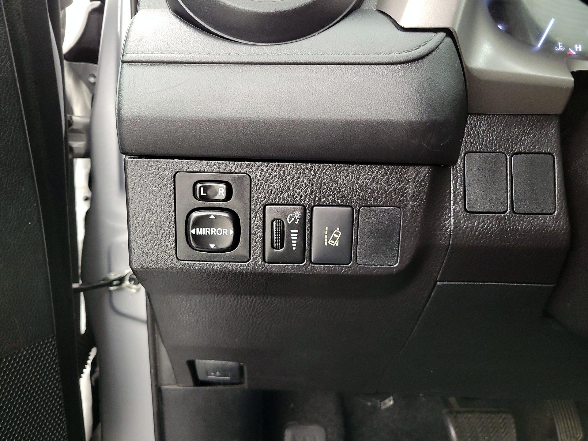 Thumbnail: 2018 Toyota RAV4 - 13