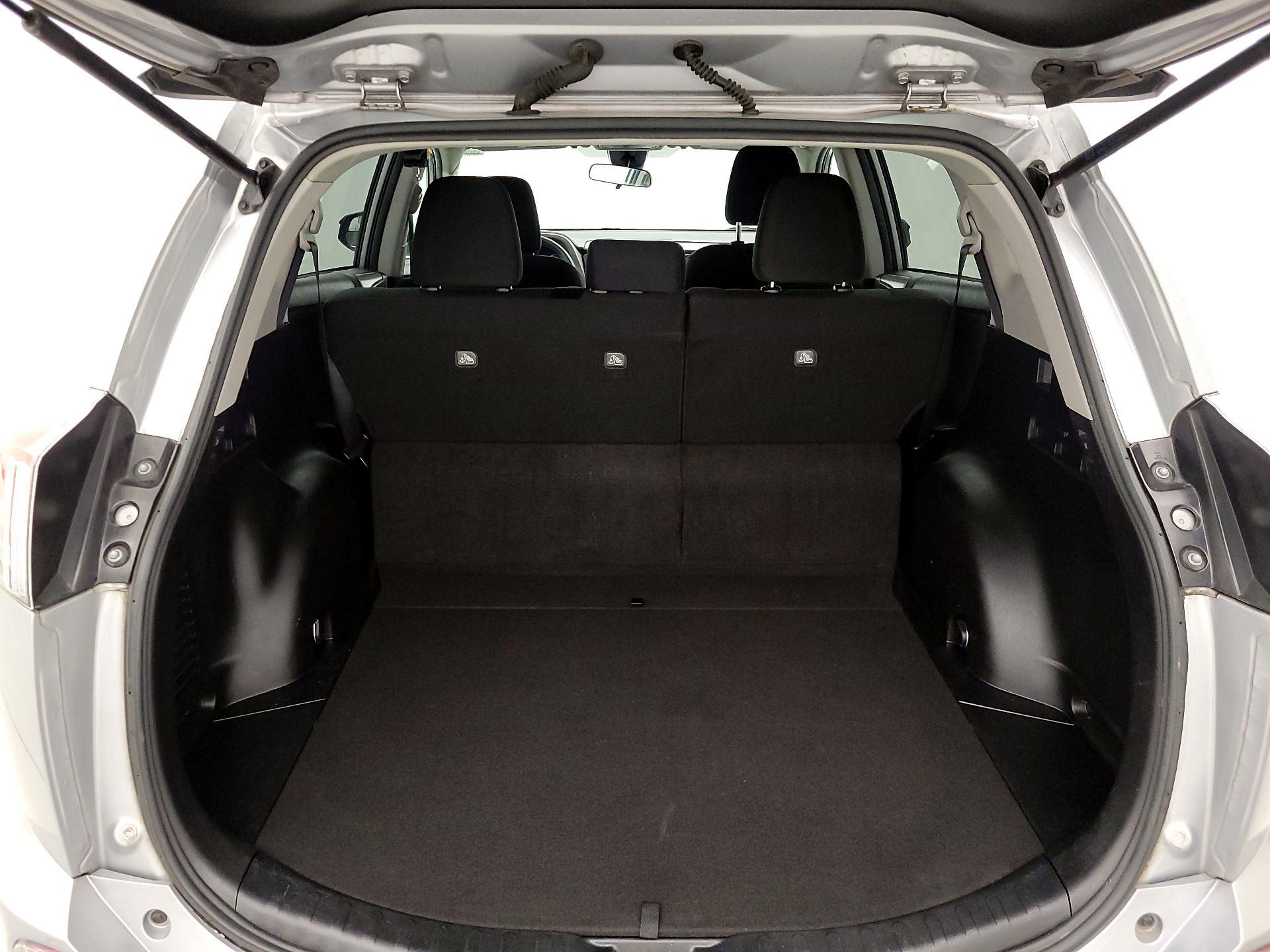 Thumbnail: 2018 Toyota RAV4 - 20