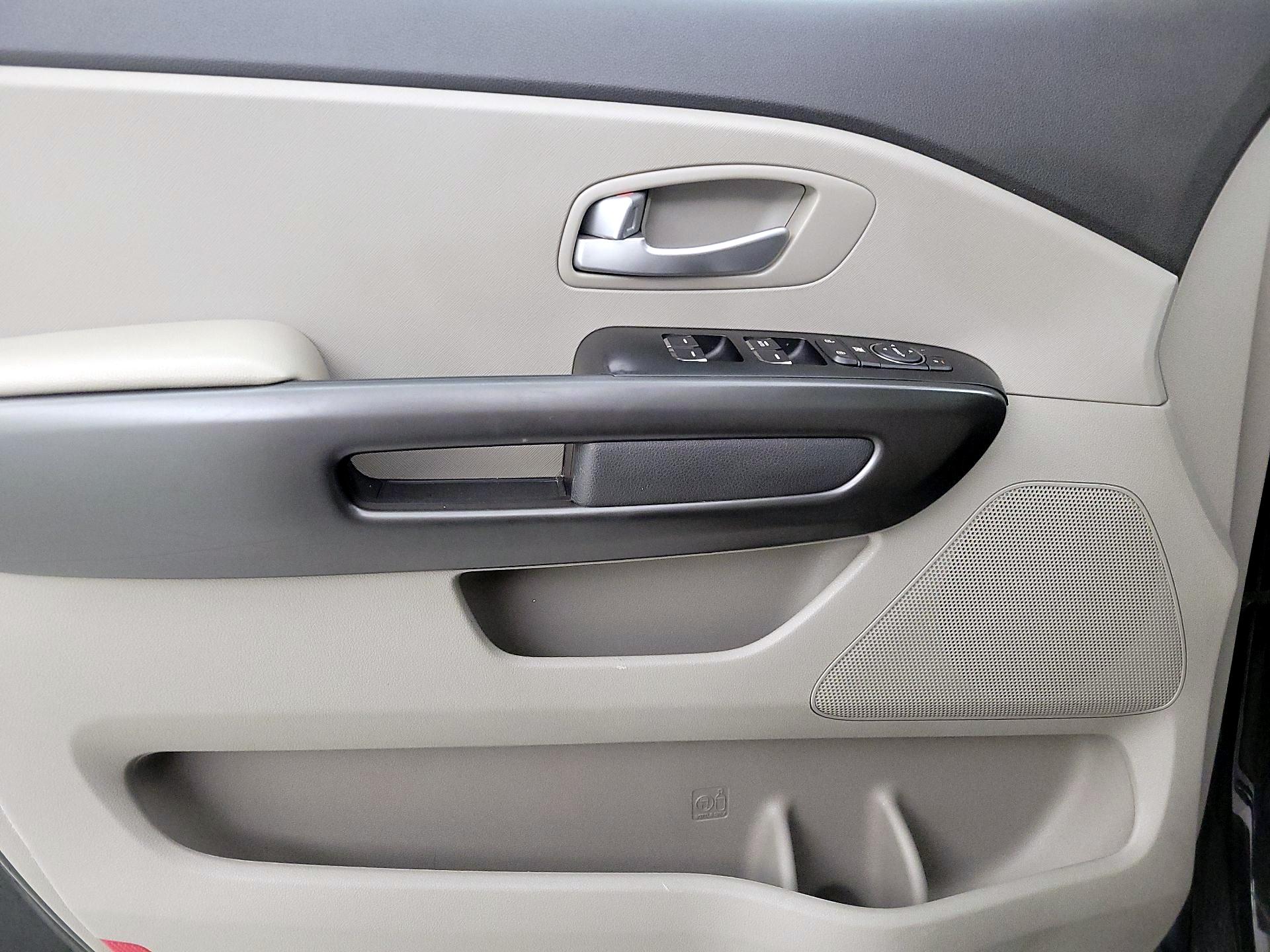 Thumbnail: 2017 Kia Sedona - 12