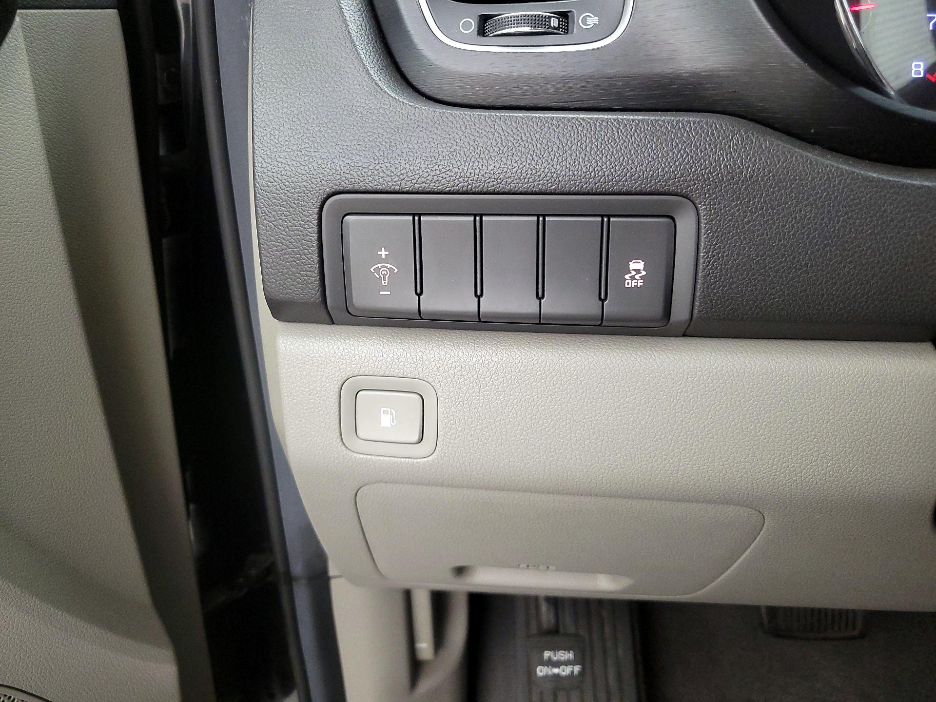 Thumbnail: 2017 Kia Sedona - 13