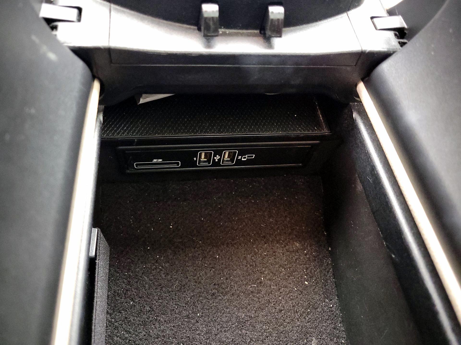 Thumbnail: 2018 Mercedes-Benz C-Class - 18