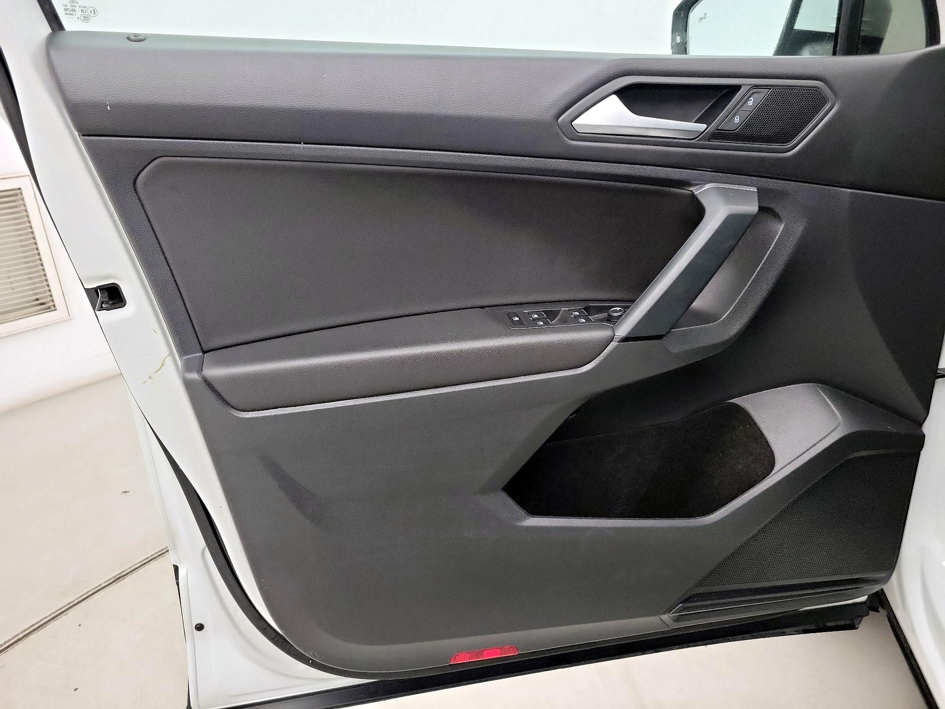 Thumbnail: 2019 Volkswagen Tiguan - 12