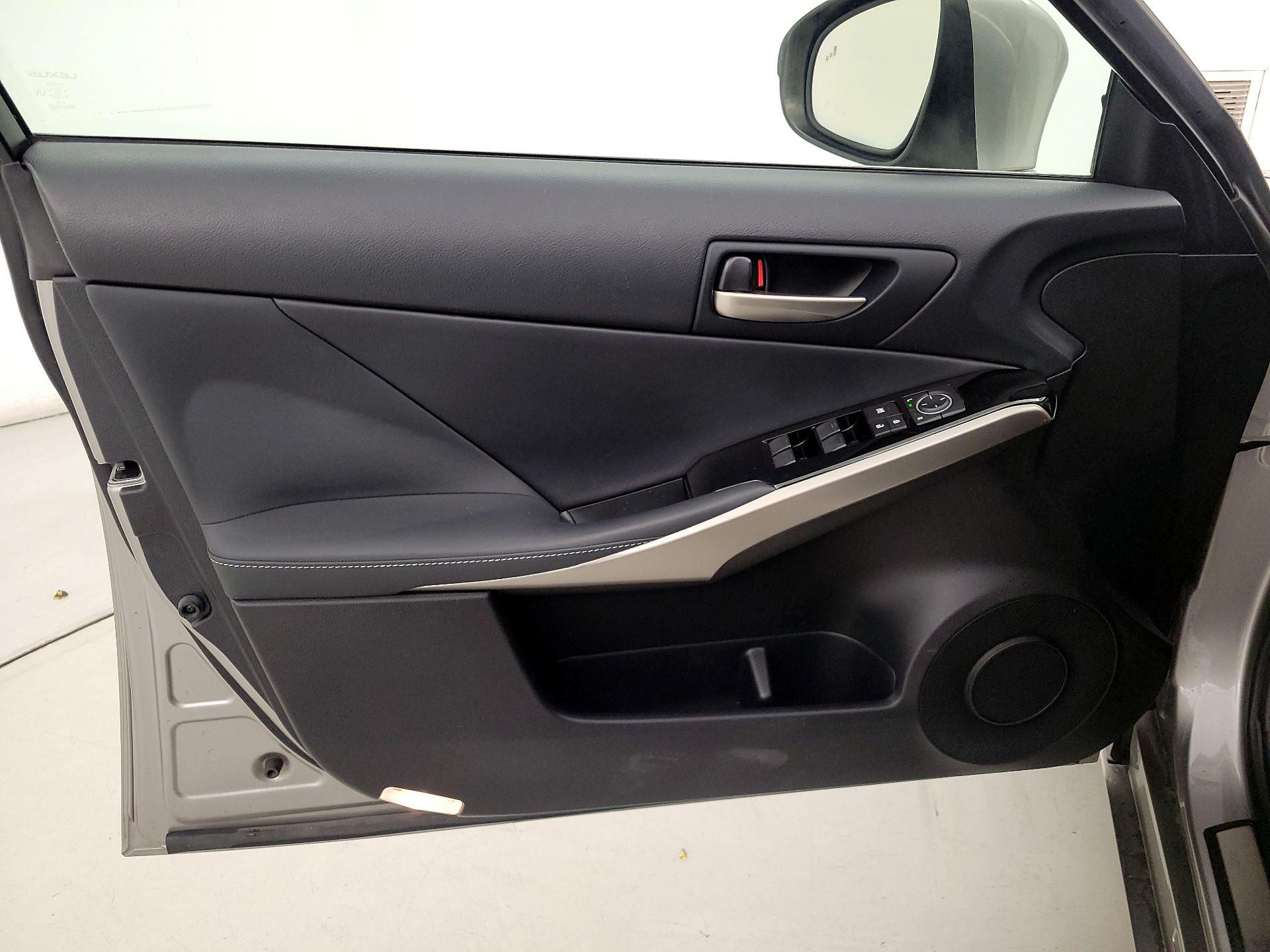 Thumbnail: 2019 Lexus IS - 12