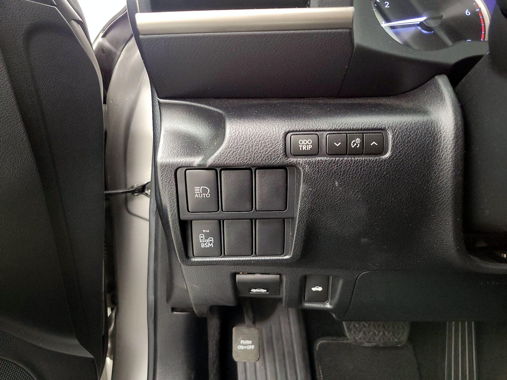 Thumbnail: 2019 Lexus IS - 13