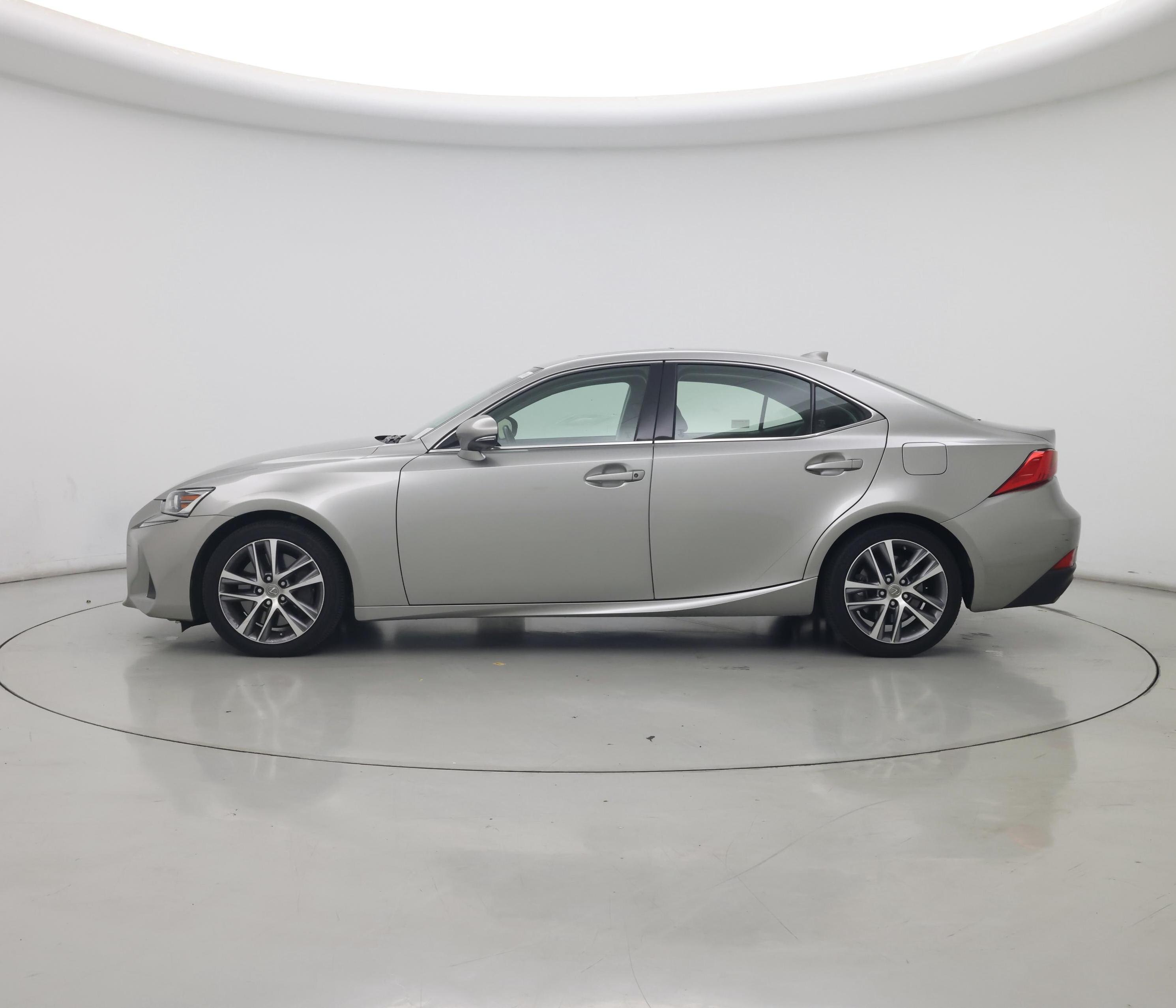 Thumbnail: 2019 Lexus IS - 3