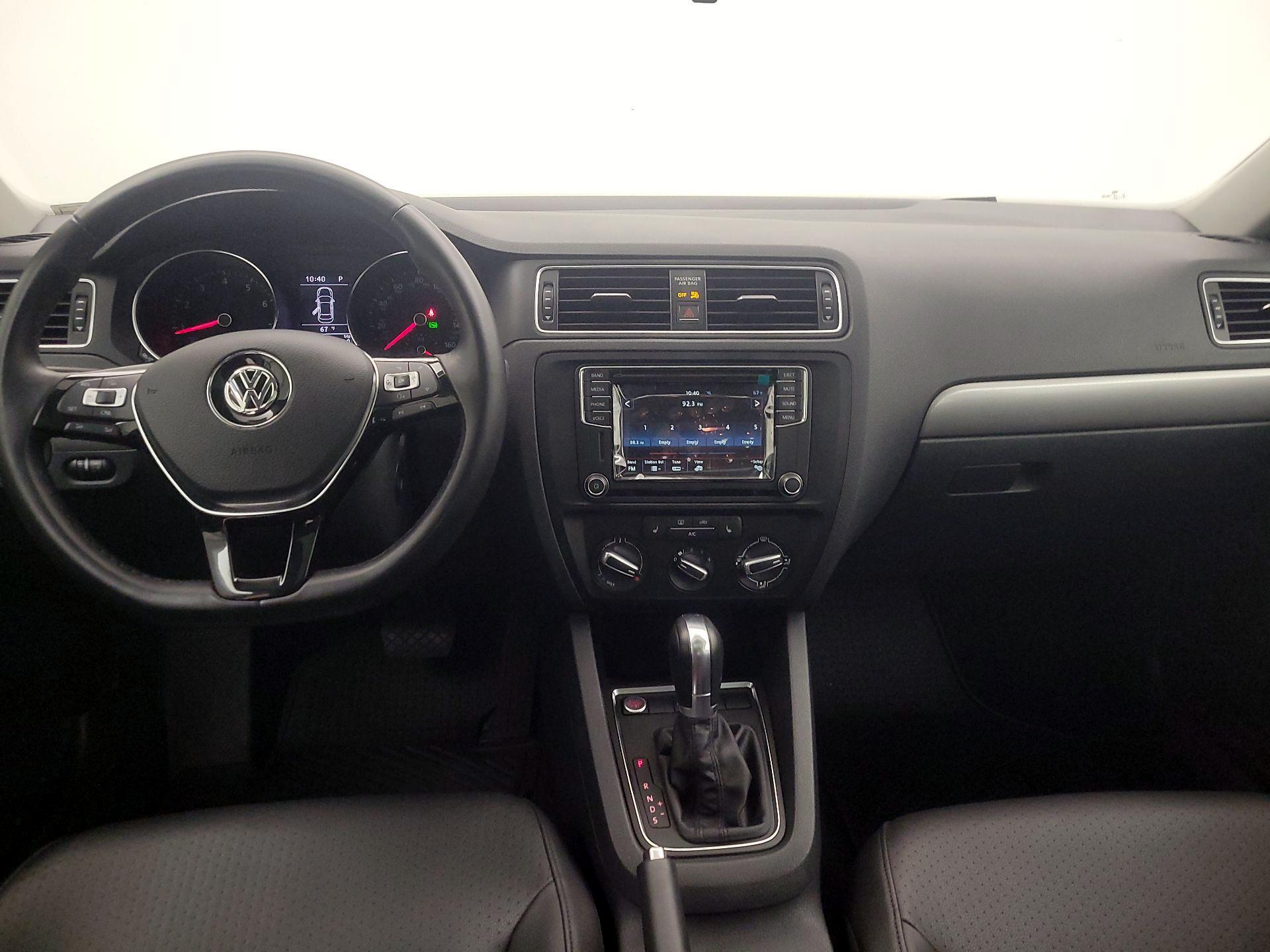 Thumbnail: 2017 Volkswagen Jetta - 9