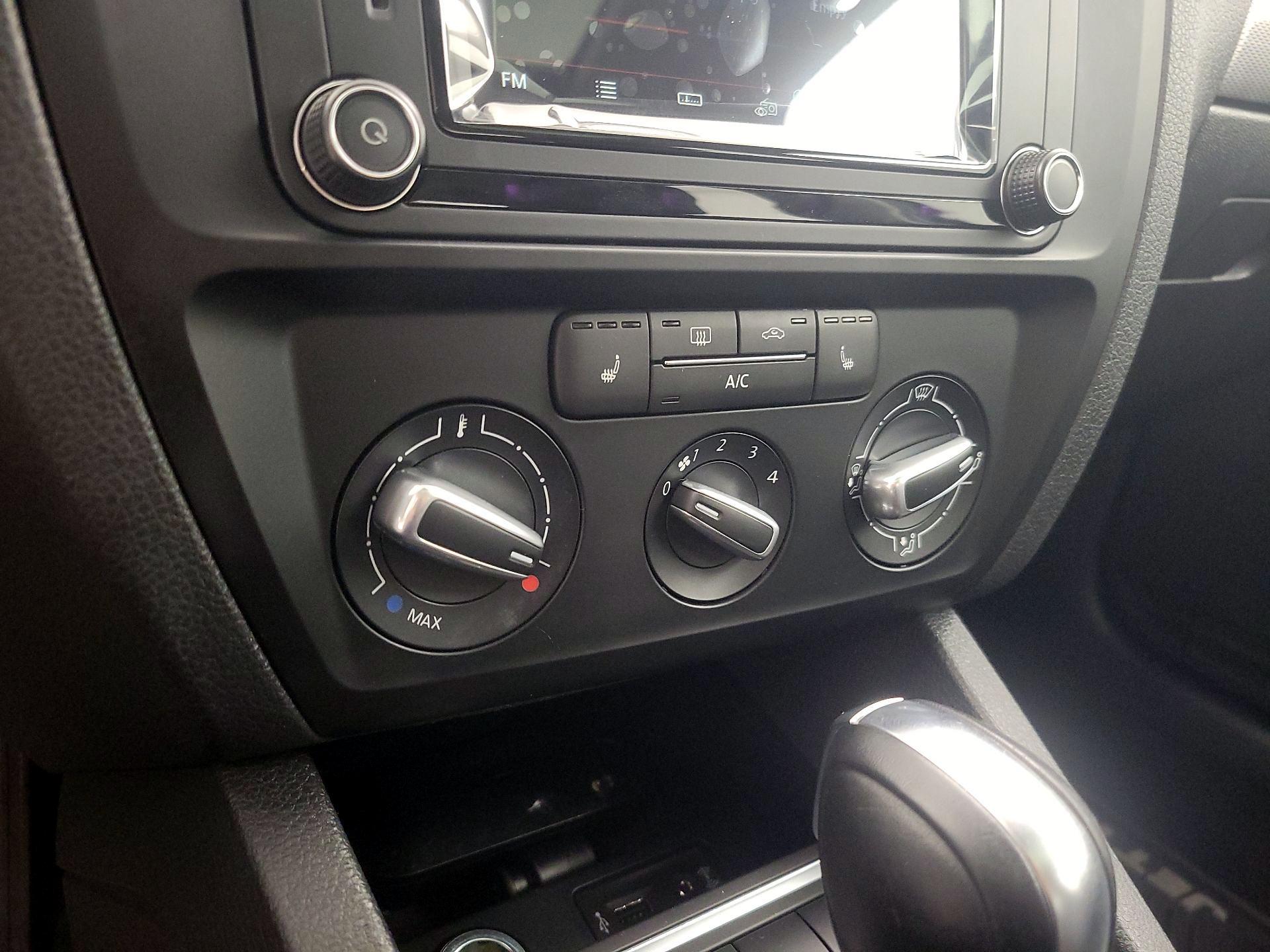 Thumbnail: 2017 Volkswagen Jetta - 16