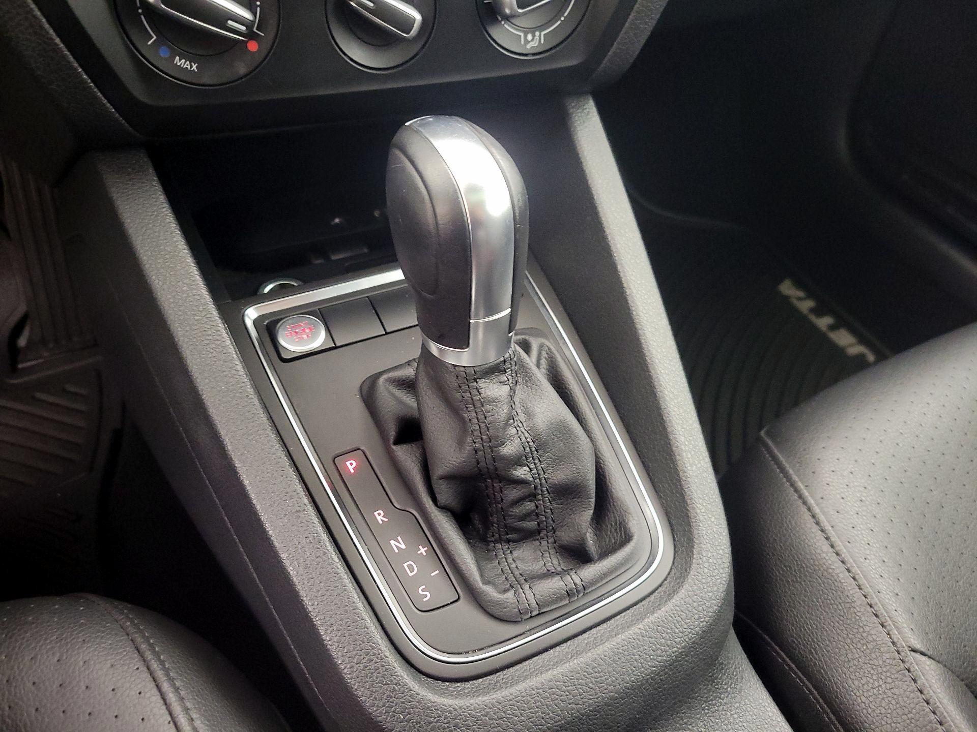 Thumbnail: 2017 Volkswagen Jetta - 17