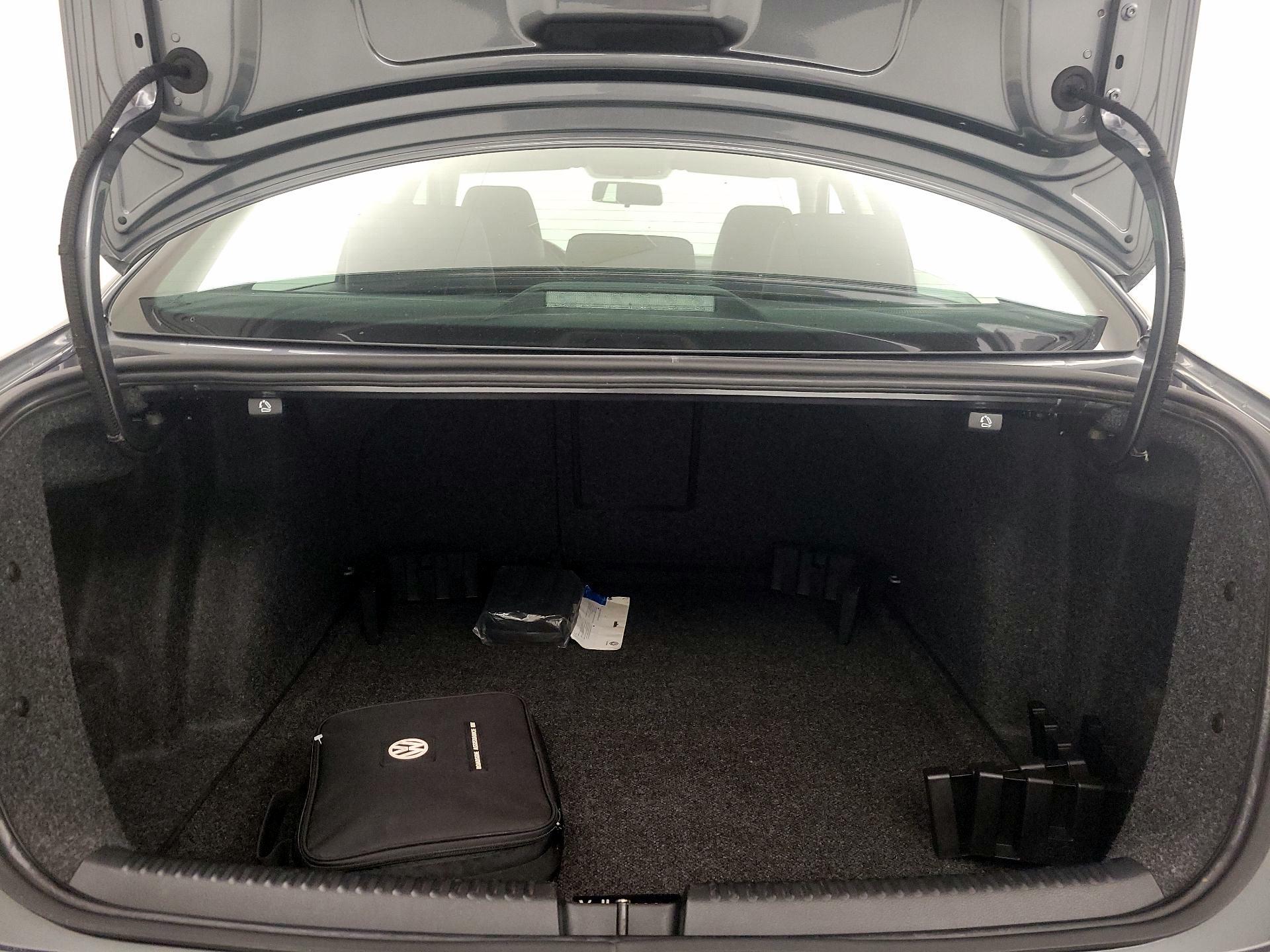 Thumbnail: 2017 Volkswagen Jetta - 20