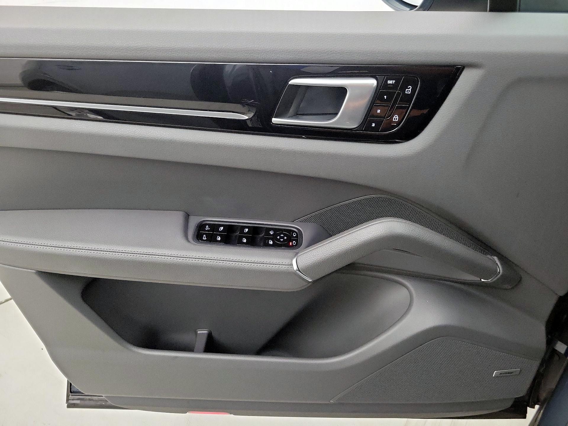 Thumbnail: 2019 Porsche Cayenne - 12