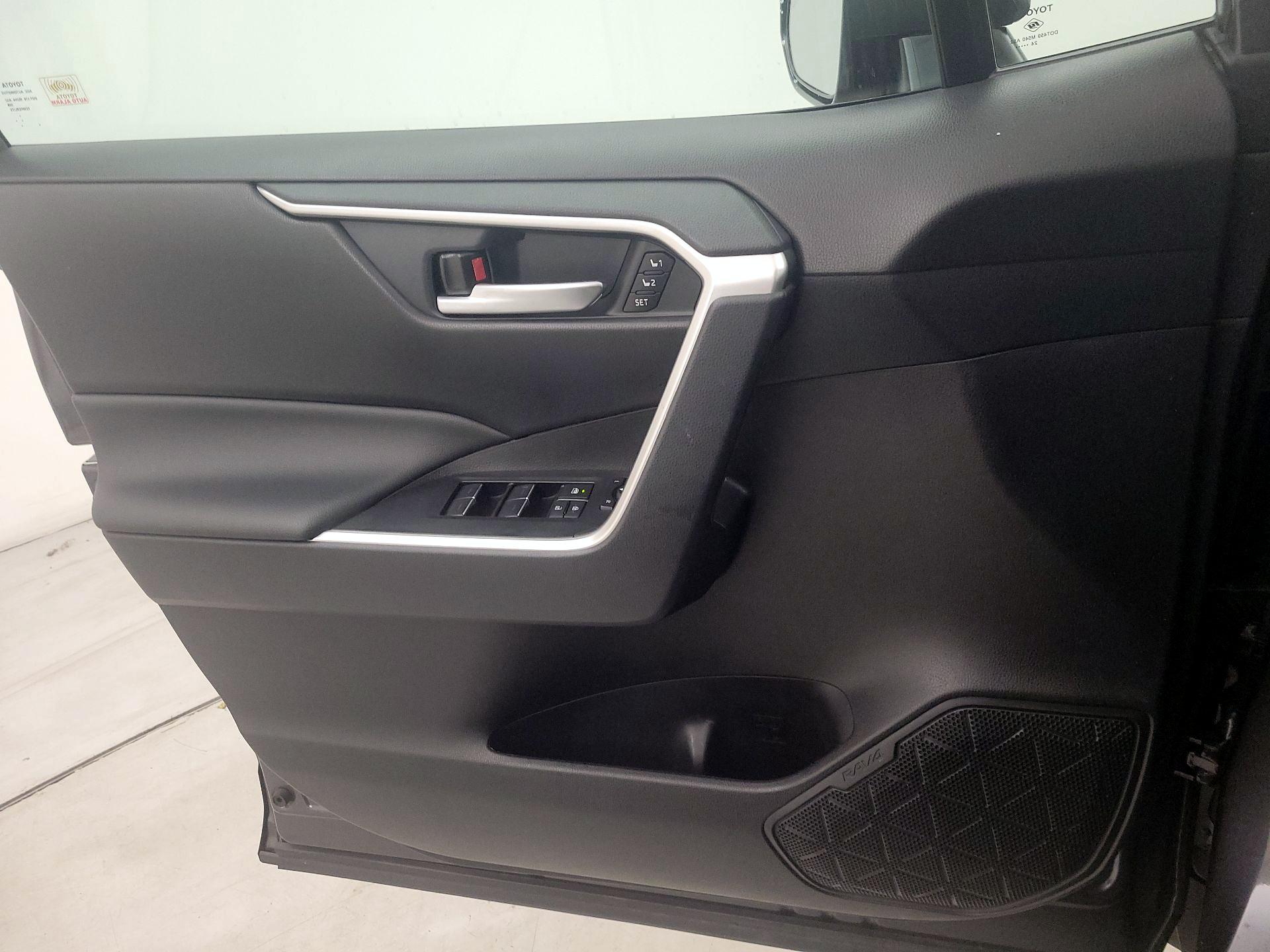 Thumbnail: 2025 Toyota RAV4 - 12