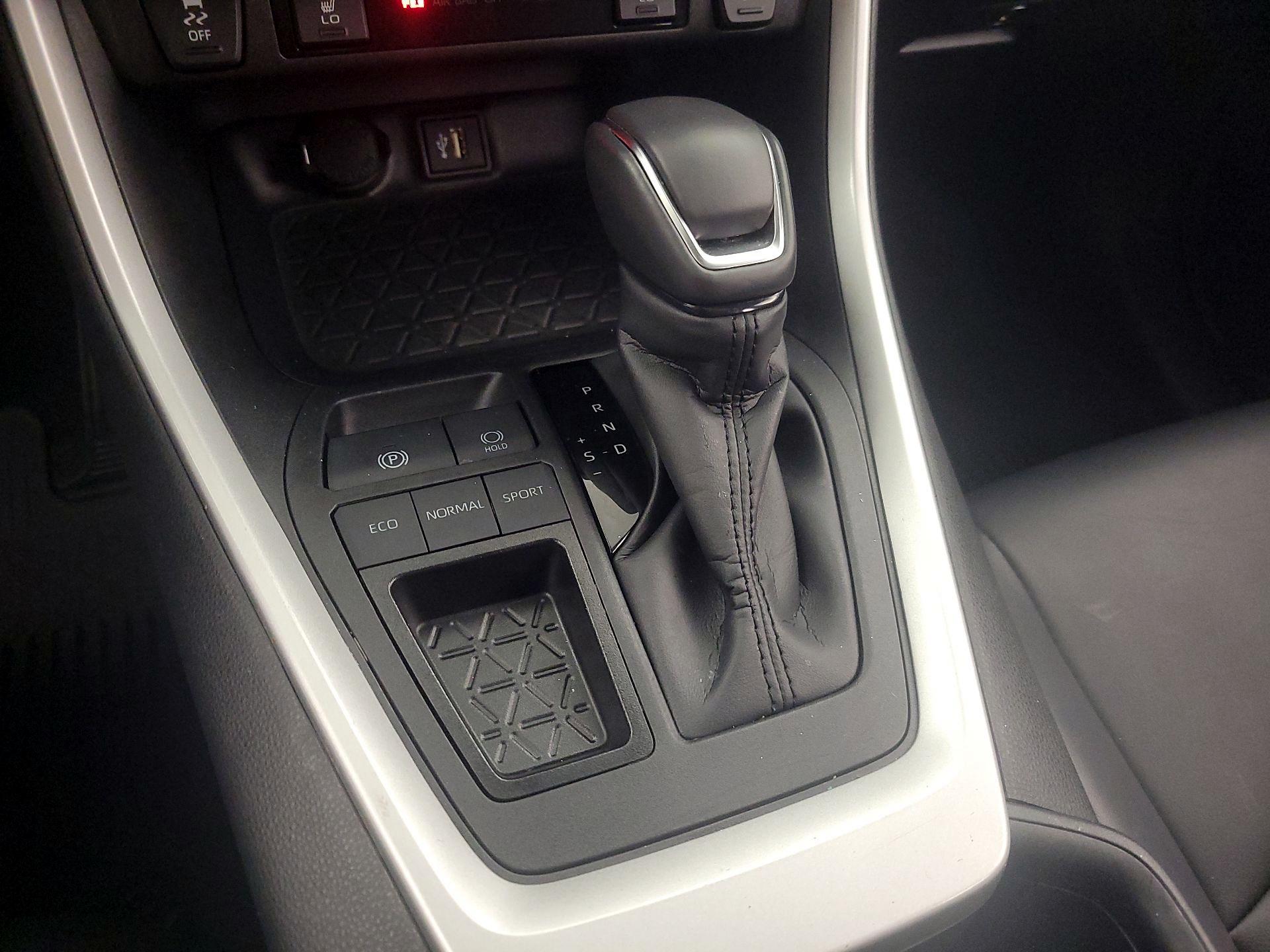 Thumbnail: 2025 Toyota RAV4 - 17