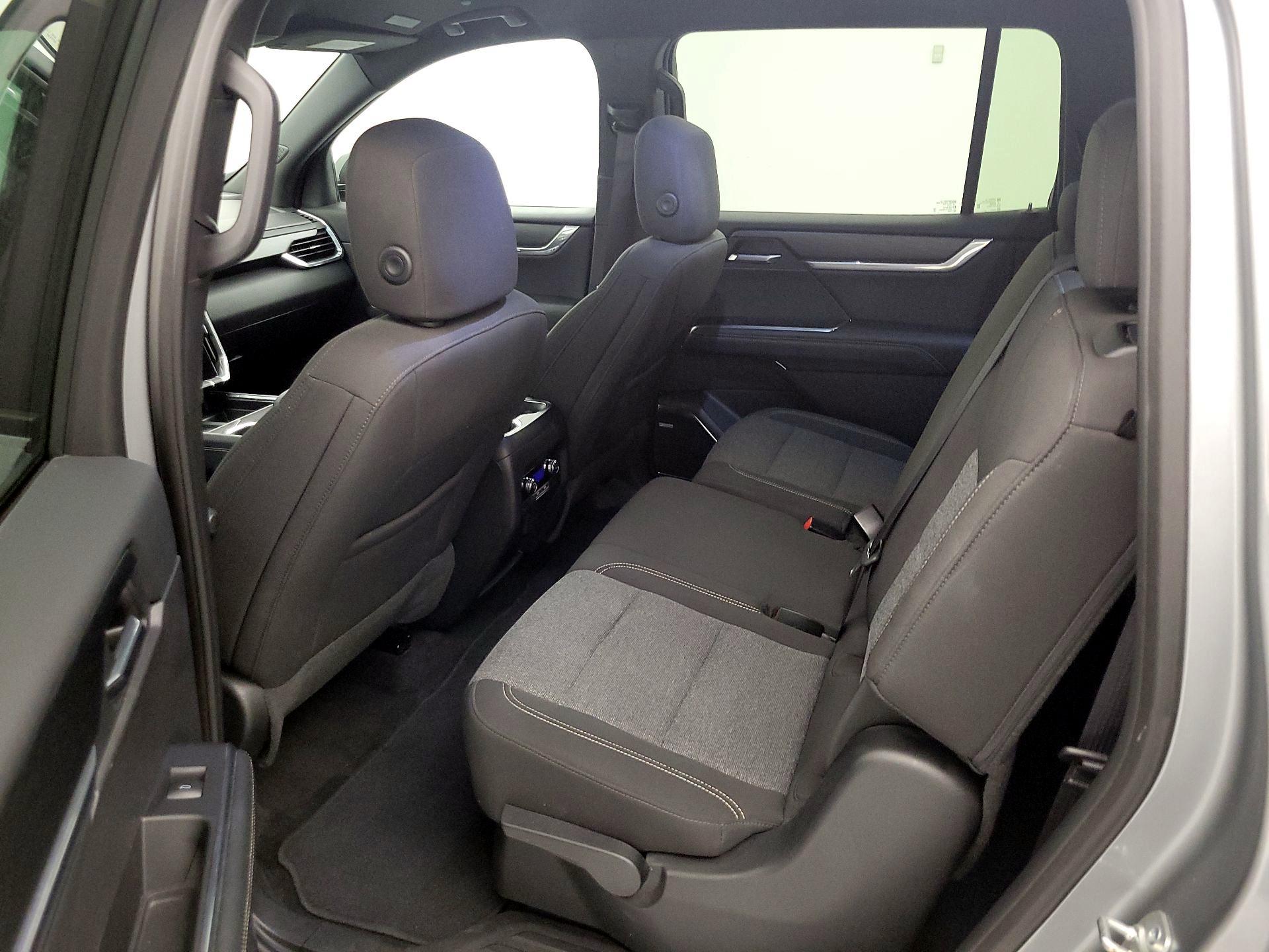 Thumbnail: 2025 GMC Acadia - 18