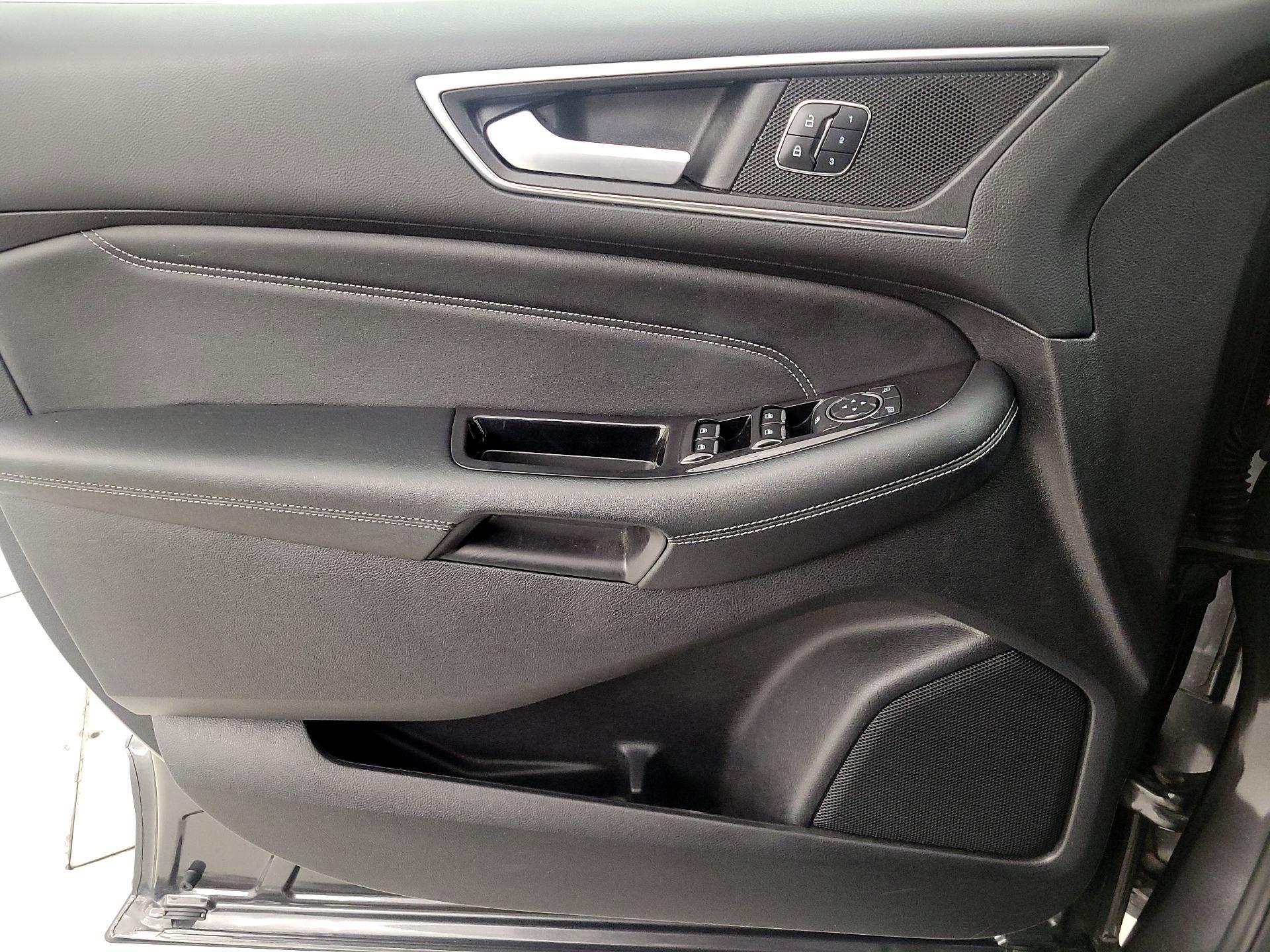 Thumbnail: 2016 Ford Edge - 12