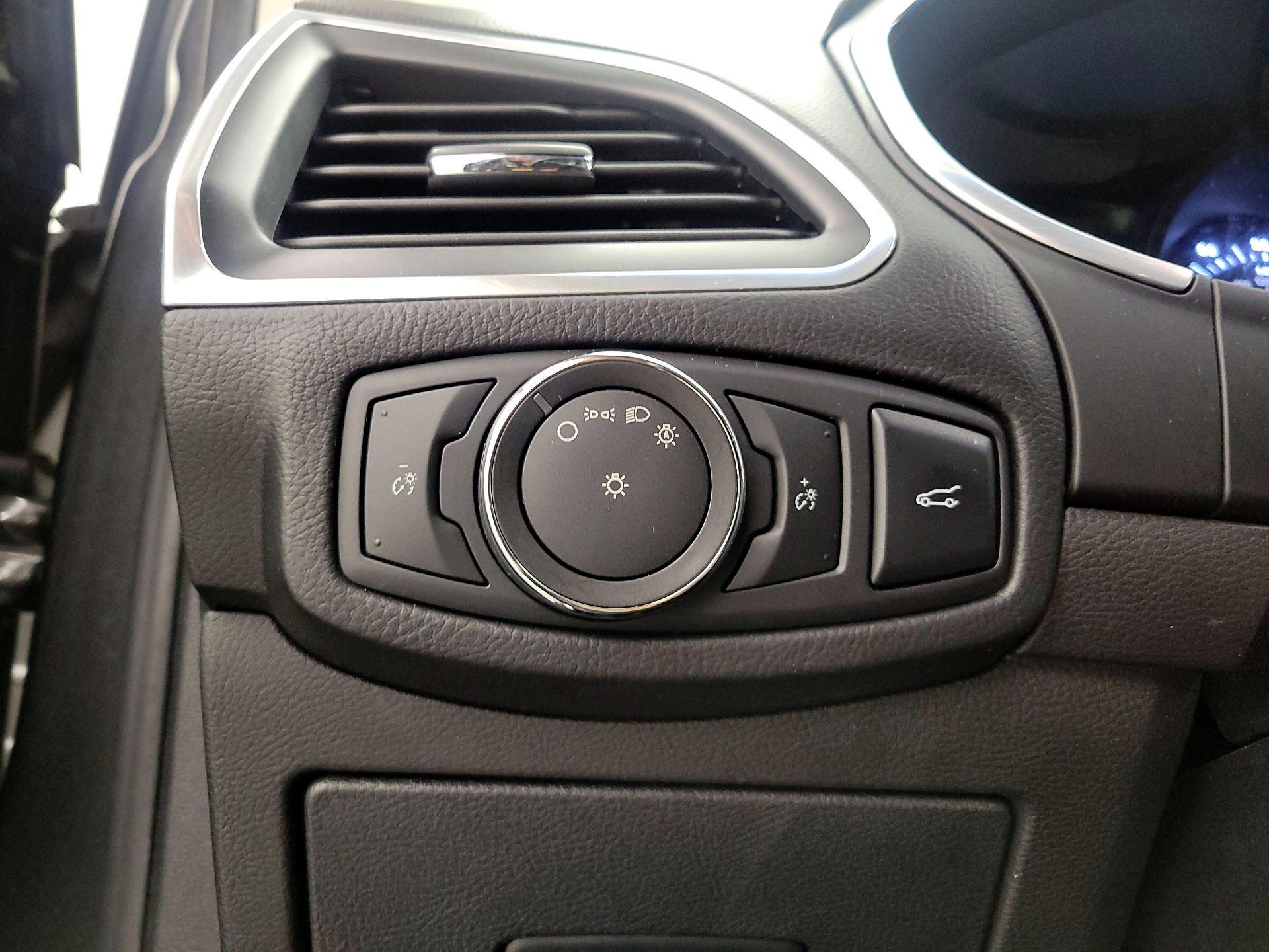 Thumbnail: 2016 Ford Edge - 13