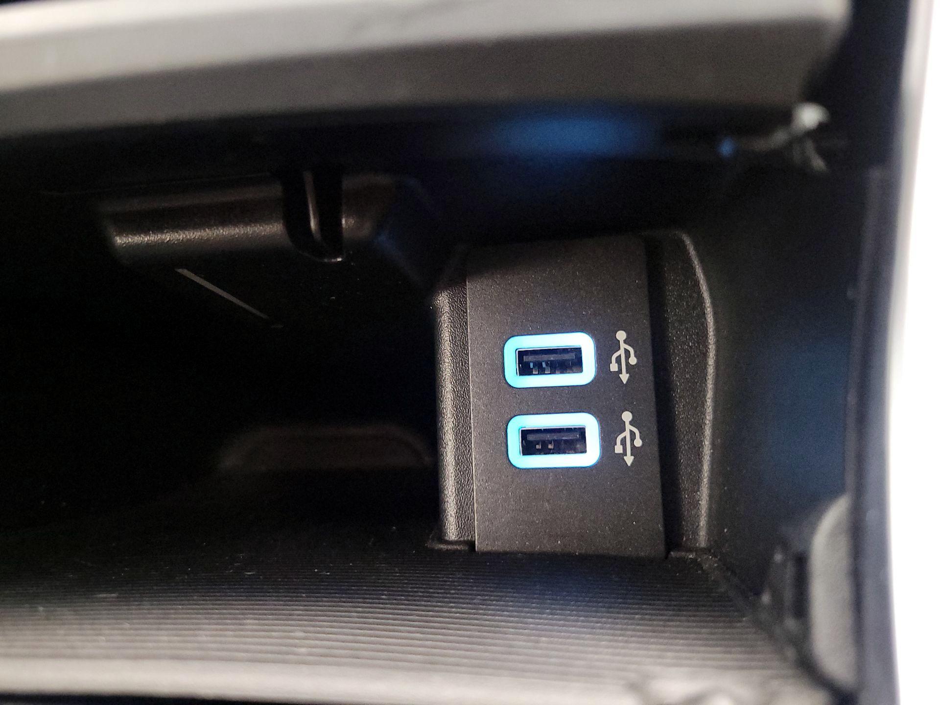 Thumbnail: 2016 Ford Edge - 19