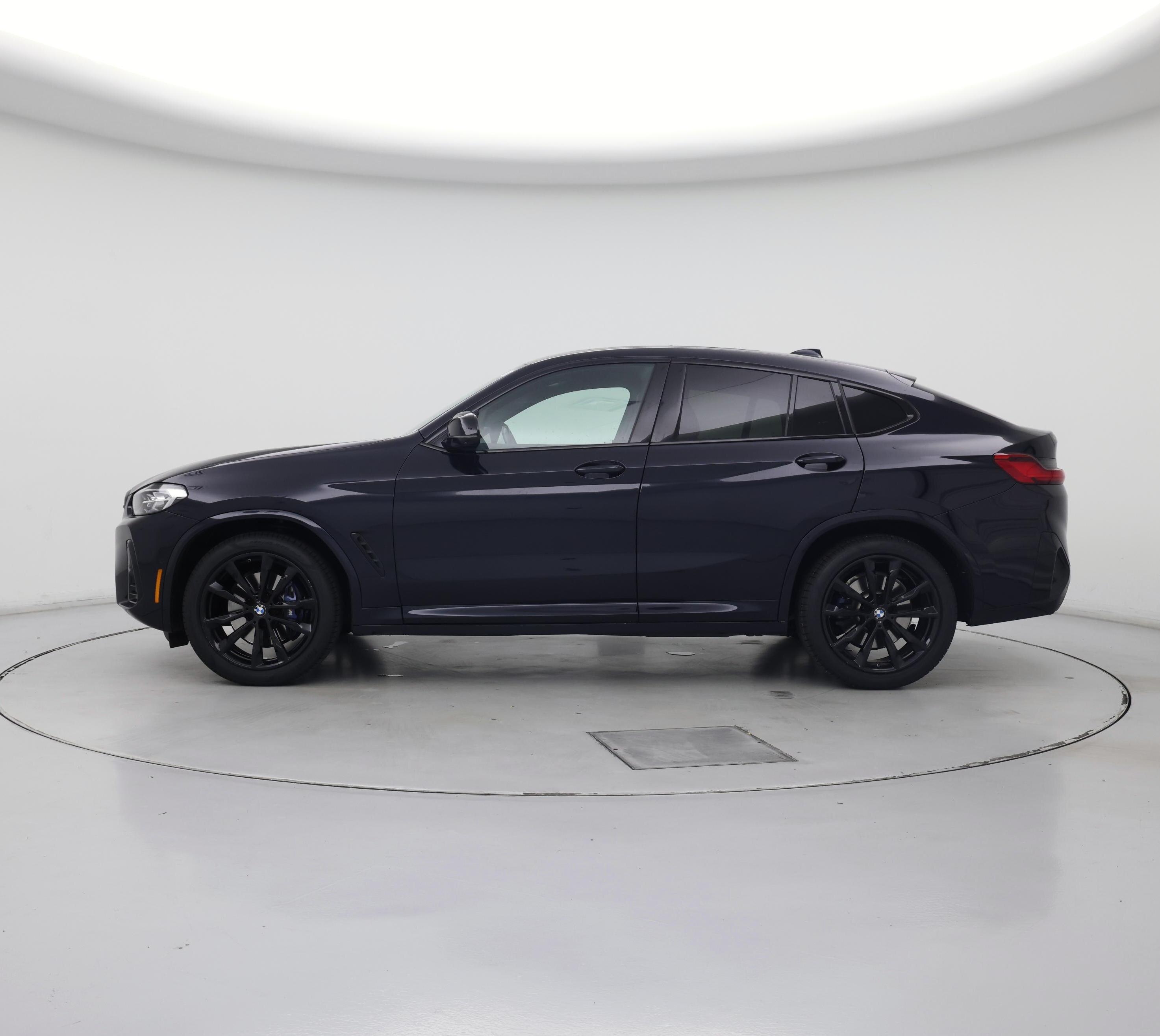 Thumbnail: 2023 BMW X4 - 3