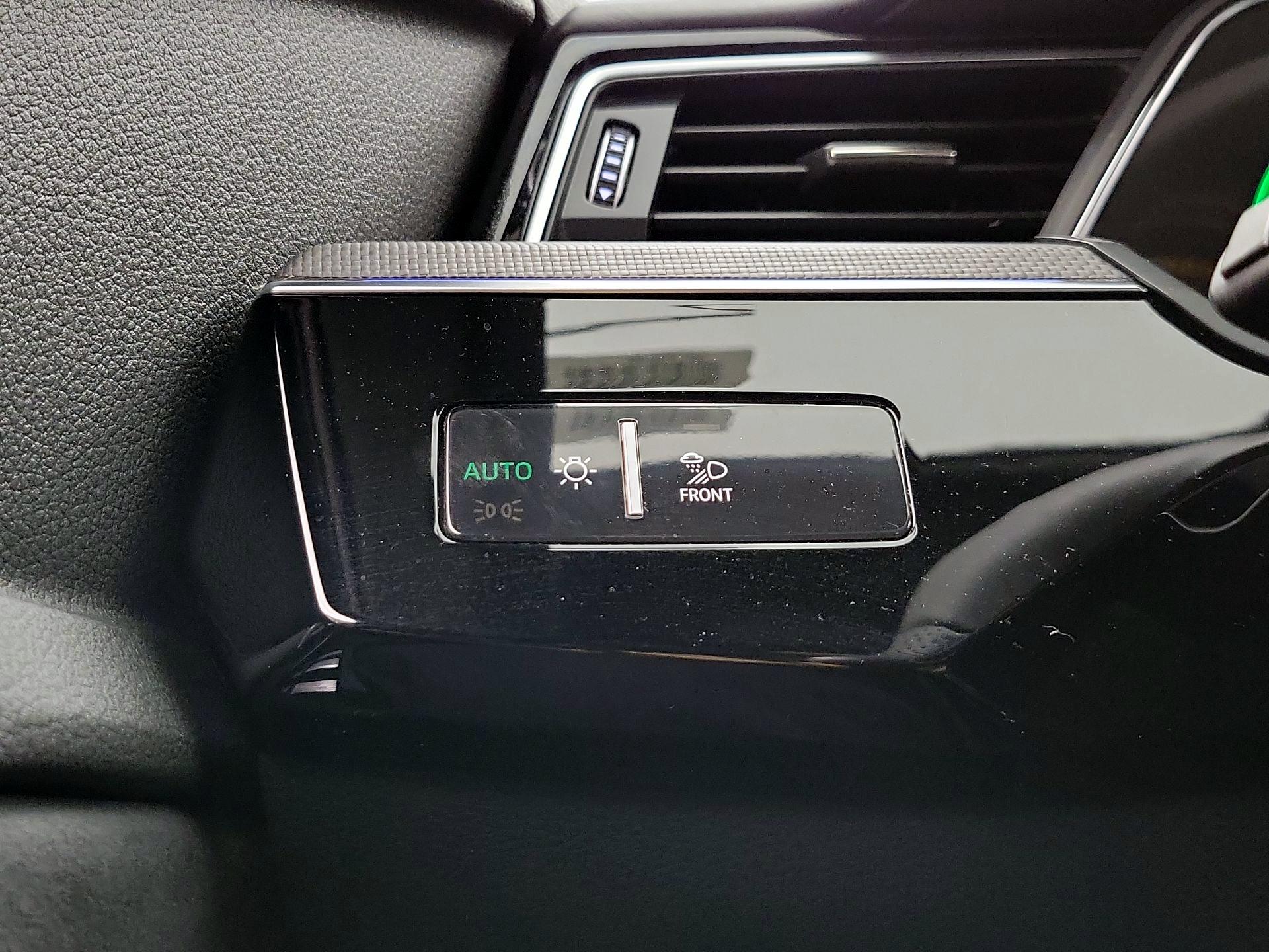 Thumbnail: 2024 Audi SQ8 e-tron - 13