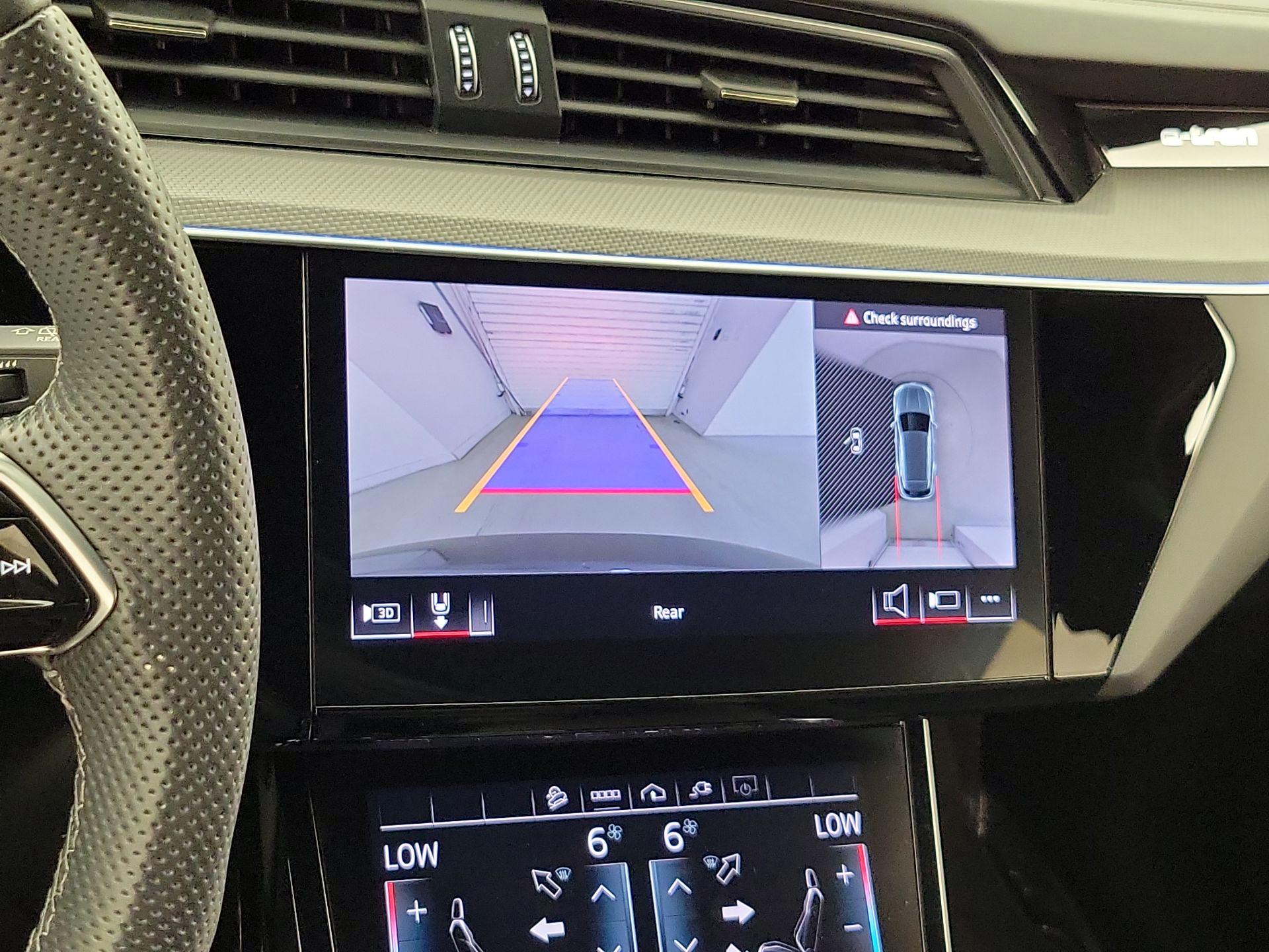 Thumbnail: 2024 Audi SQ8 e-tron - 15