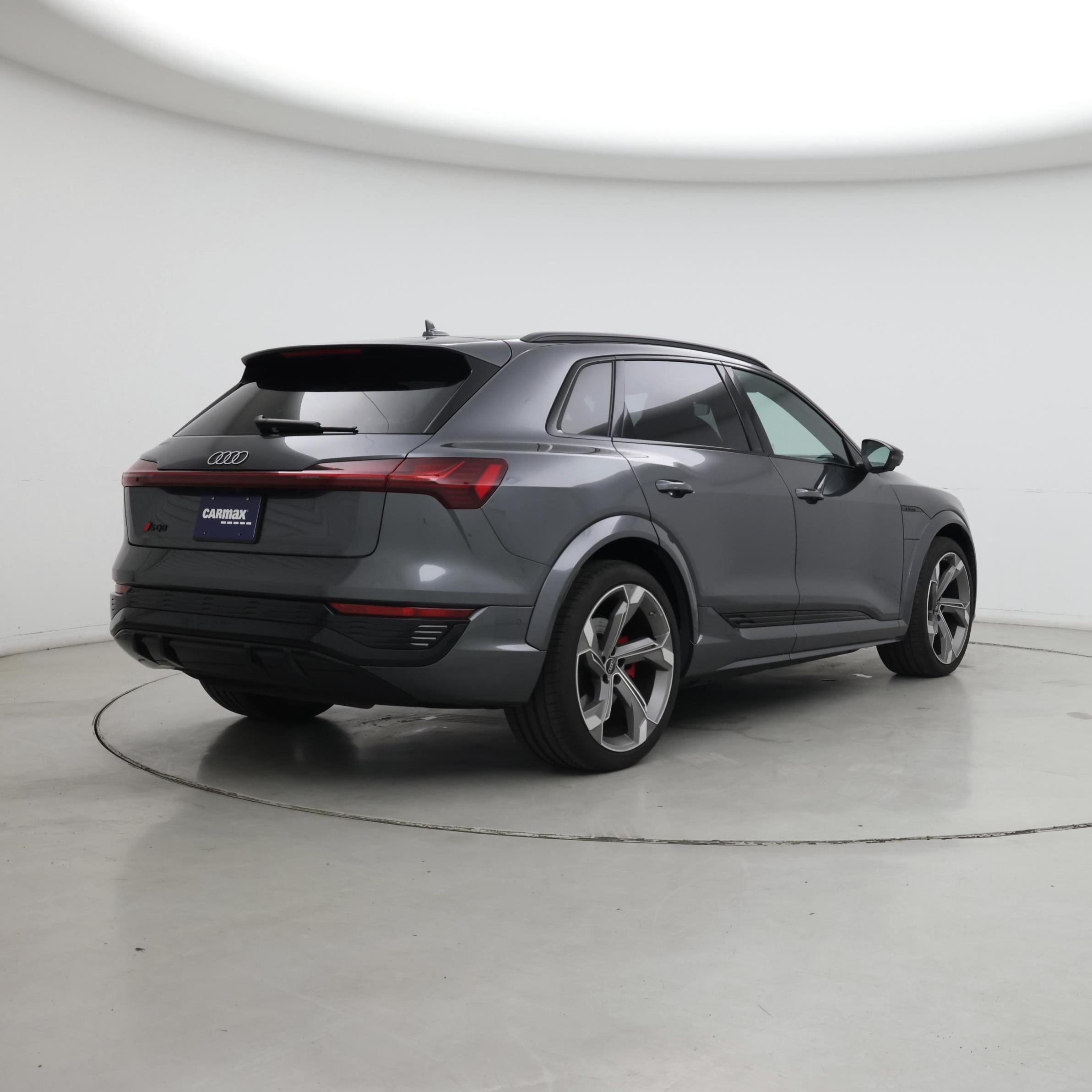 Thumbnail: 2024 Audi SQ8 e-tron - 8