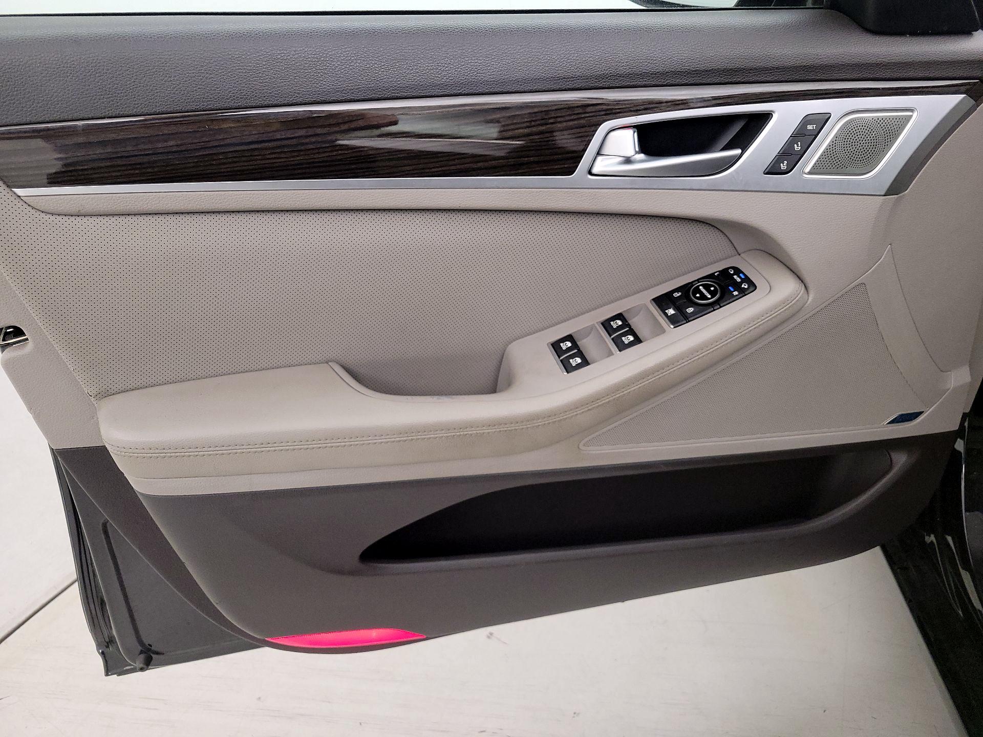 Thumbnail: 2018 Genesis G80 - 12