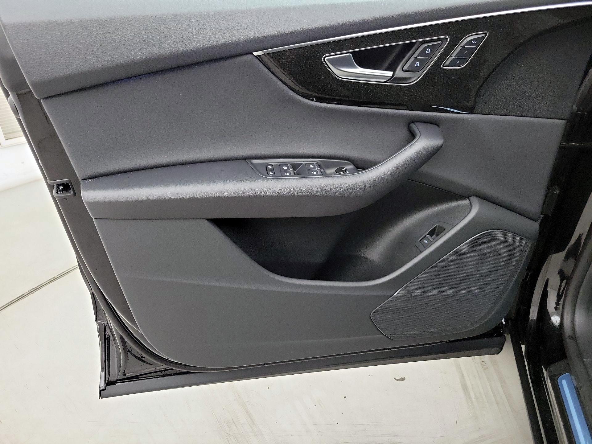 Thumbnail: 2024 Audi Q8 - 12