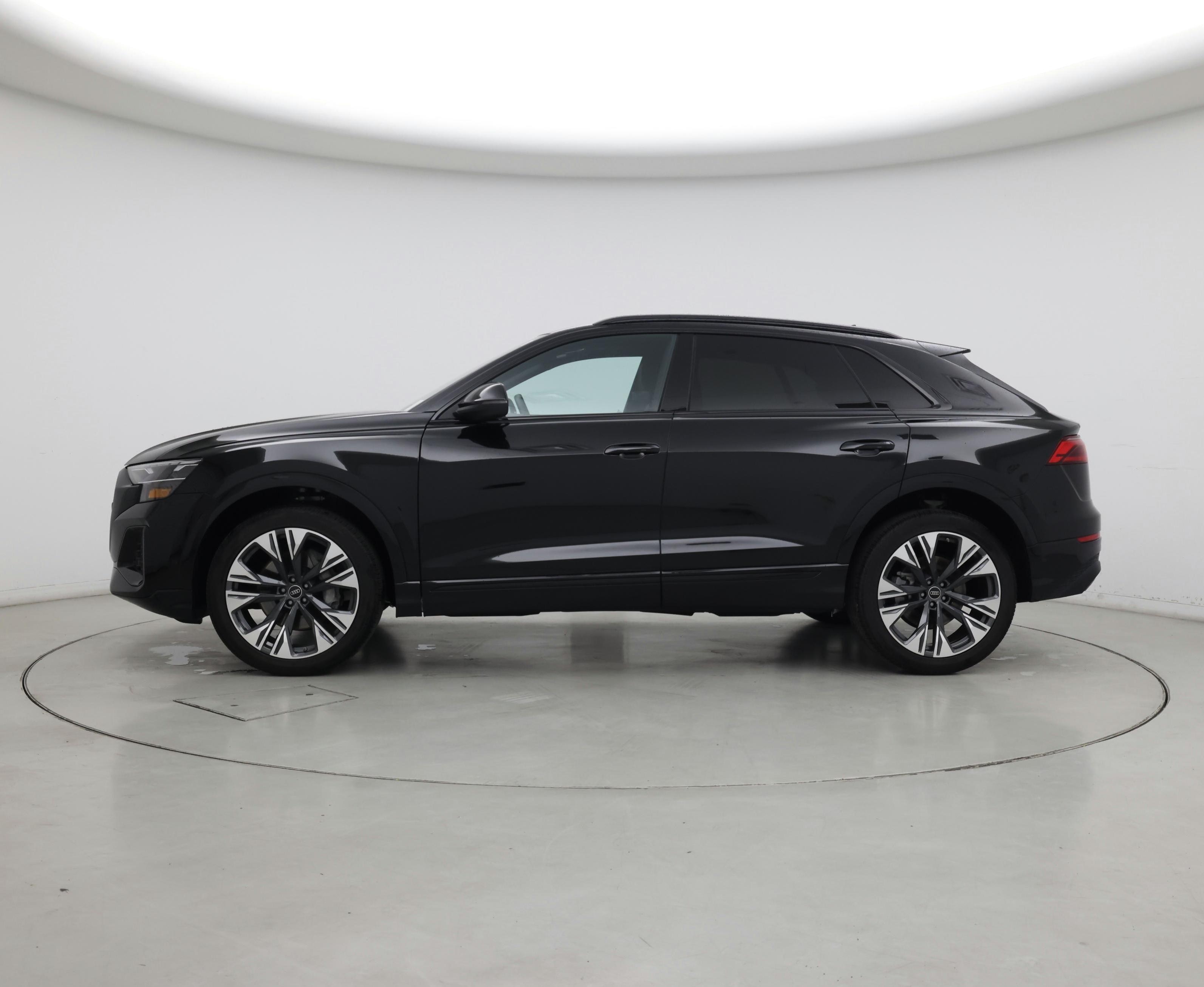 Thumbnail: 2024 Audi Q8 - 3