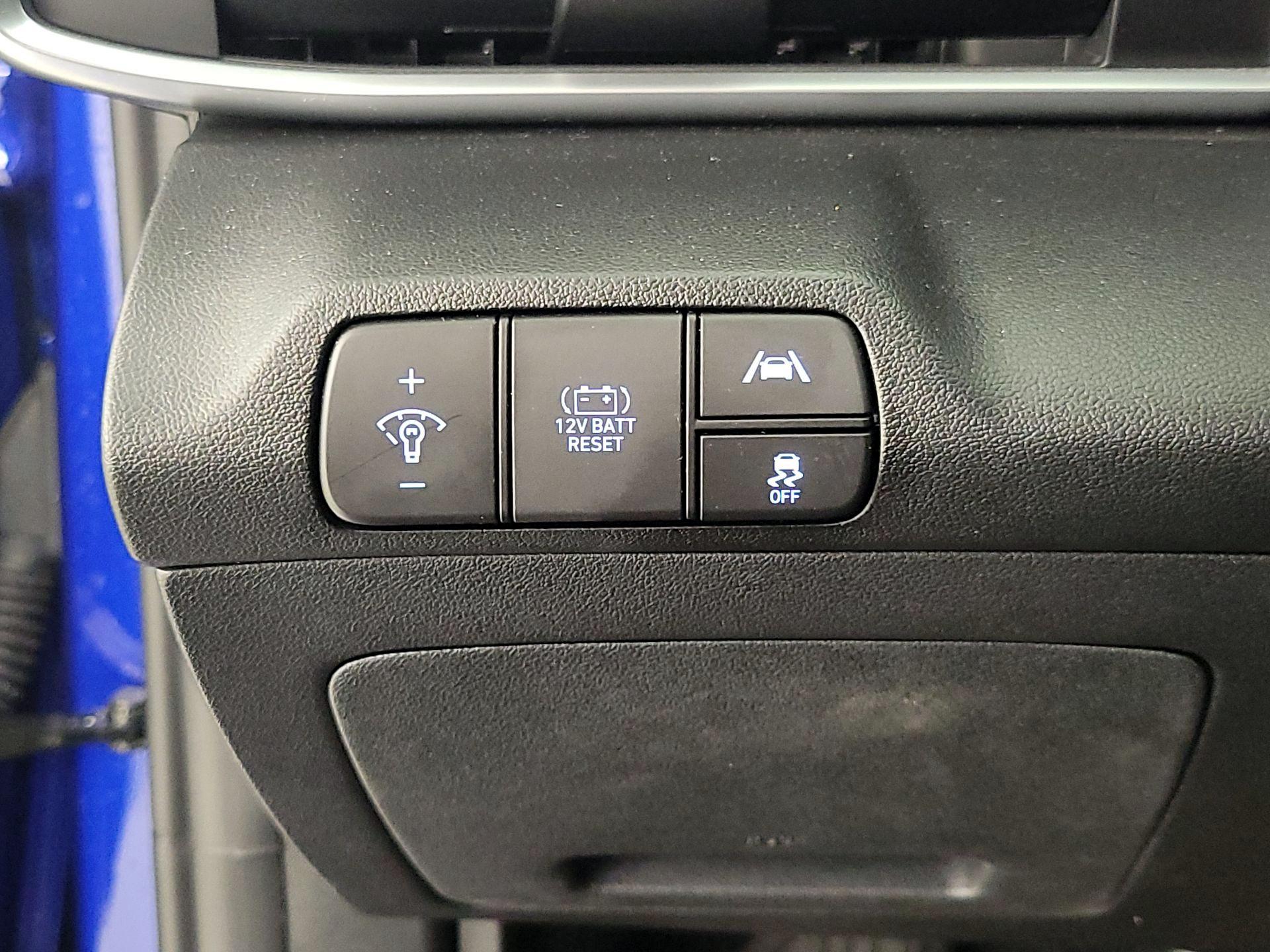 Thumbnail: 2023 Hyundai Elantra - 13