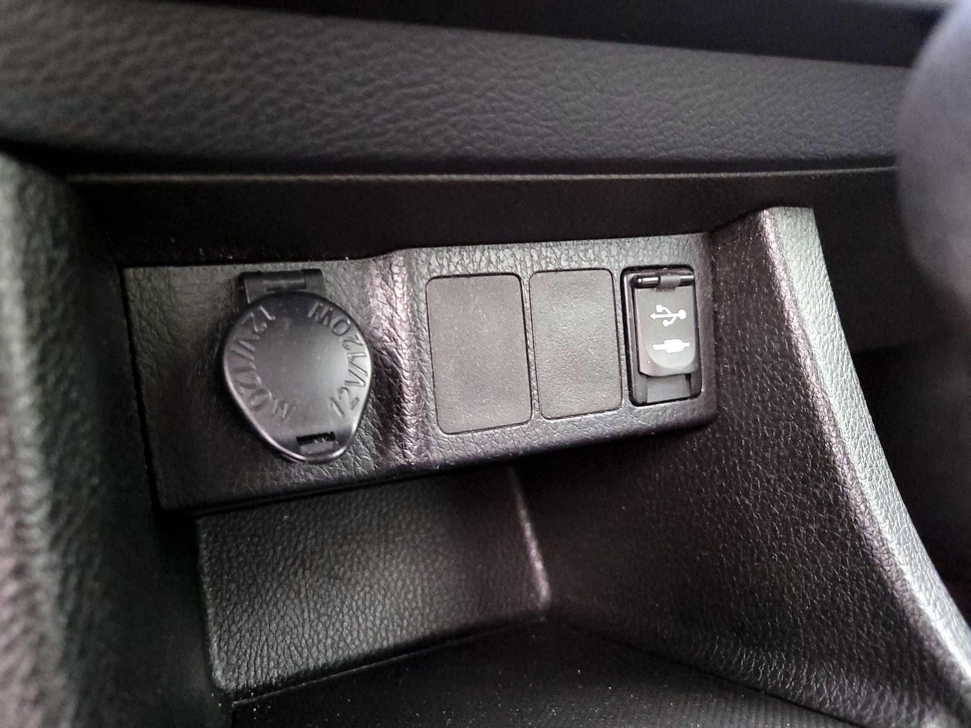 Thumbnail: 2015 Toyota Corolla - 18