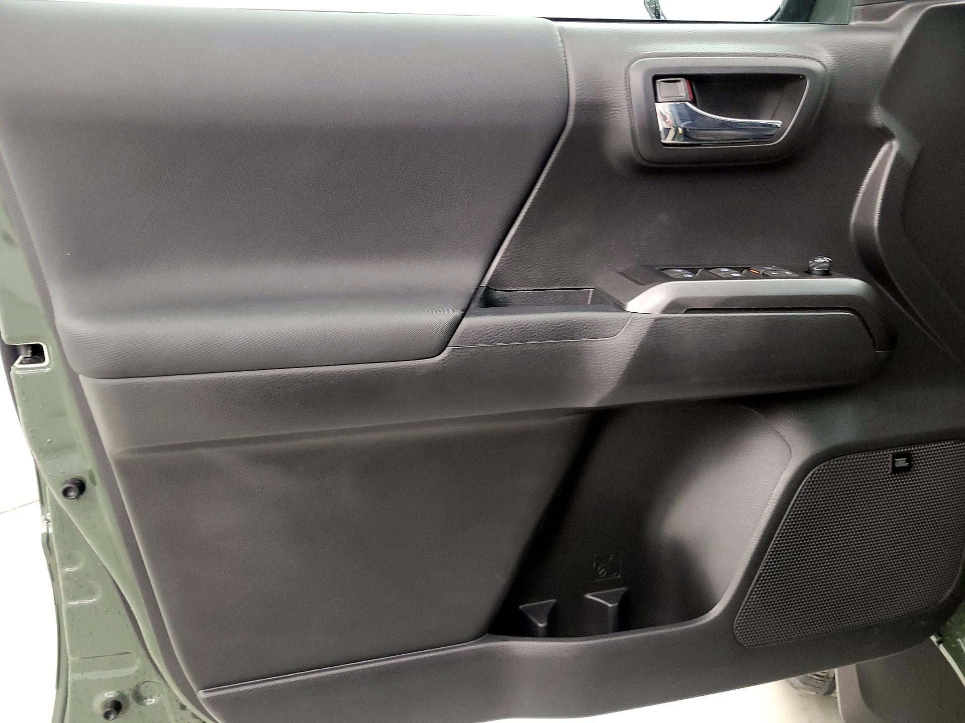 Thumbnail: 2022 Toyota Tacoma - 12