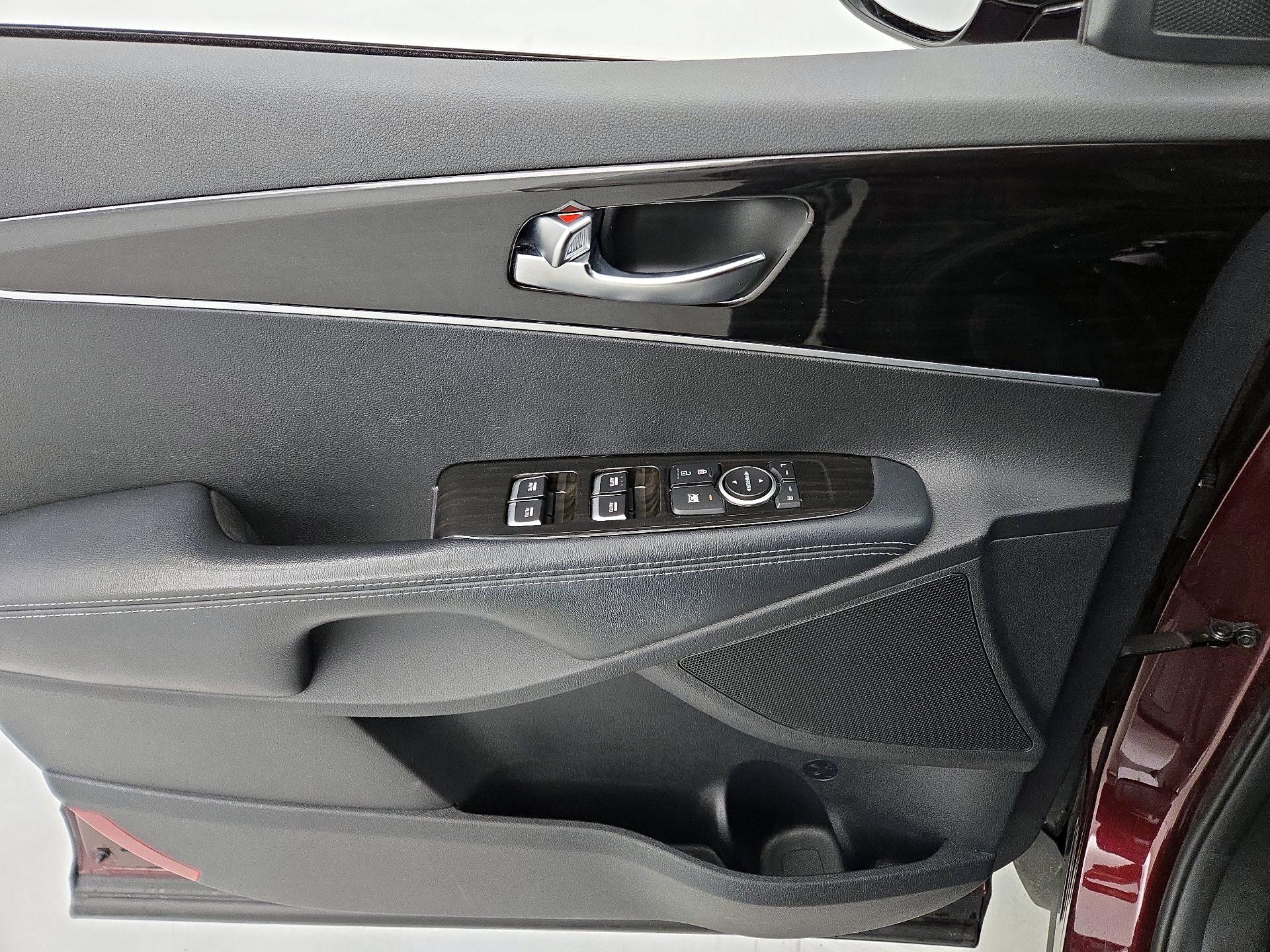 Thumbnail: 2019 Kia Sorento - 12