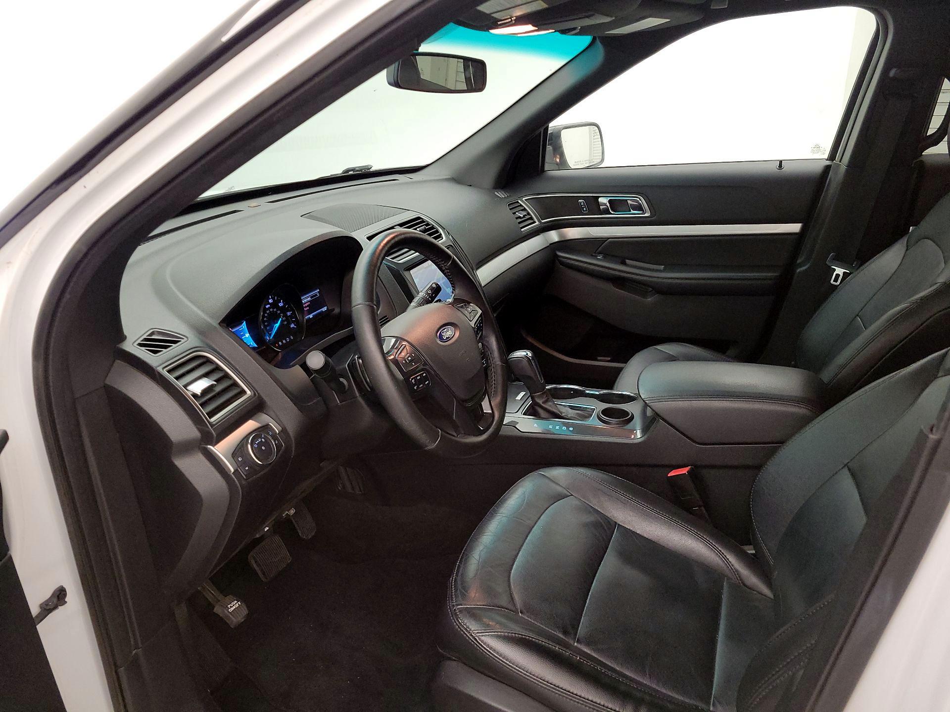 Thumbnail: 2016 Ford Explorer - 11