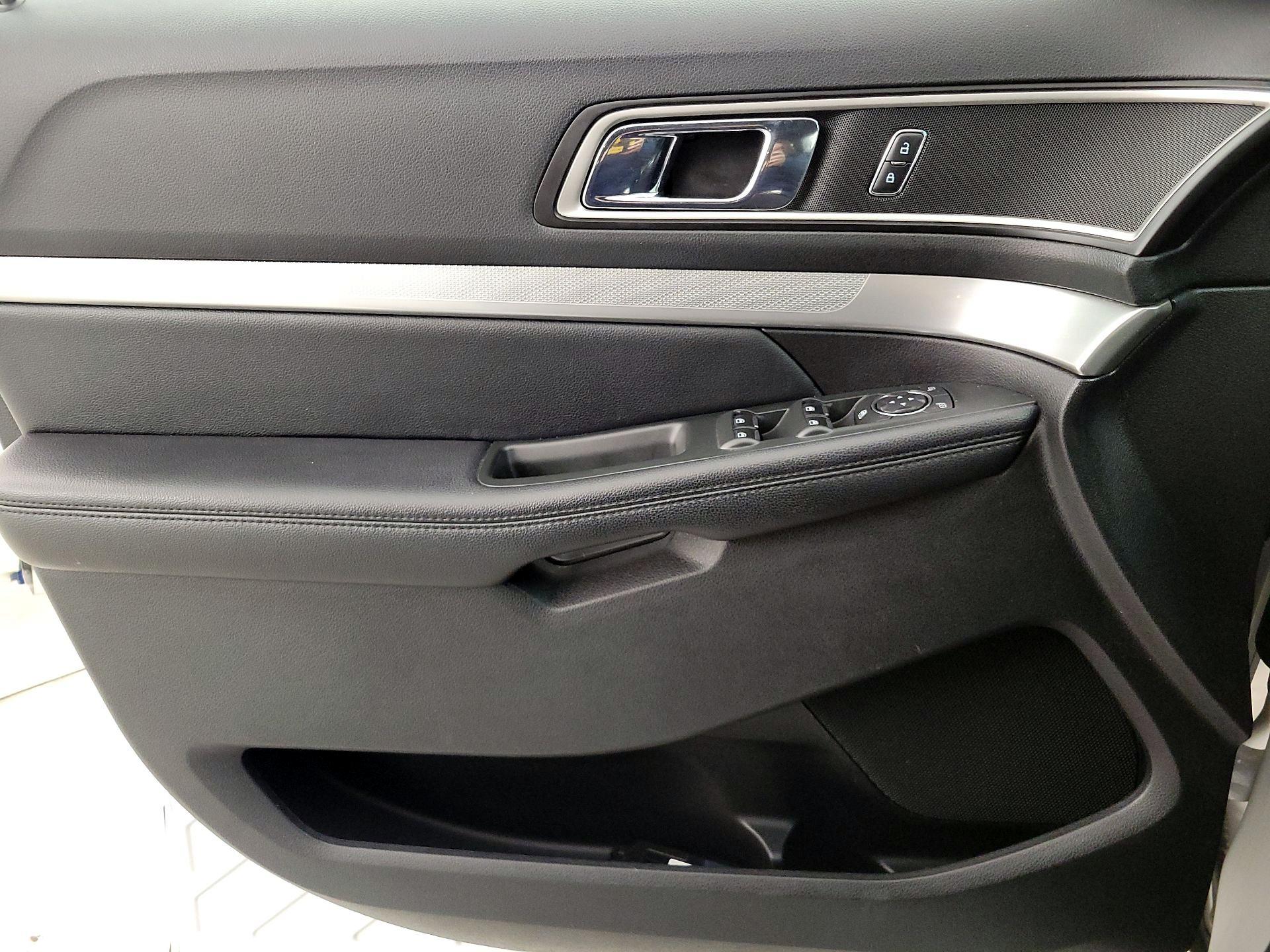 Thumbnail: 2016 Ford Explorer - 12