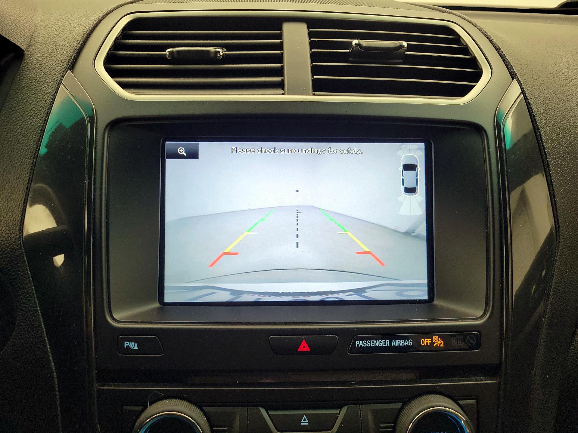 Thumbnail: 2016 Ford Explorer - 15