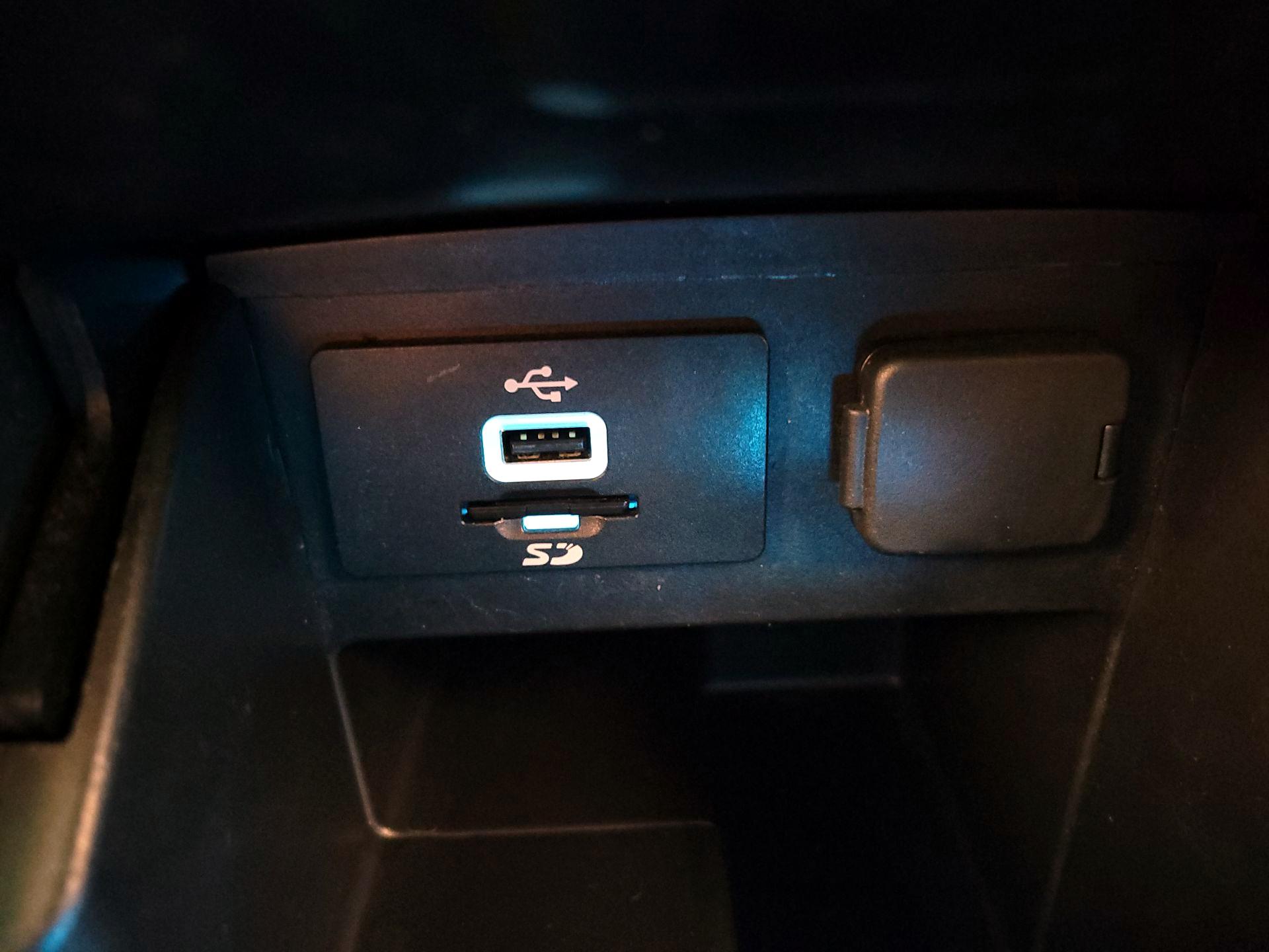 Thumbnail: 2016 Ford Explorer - 19